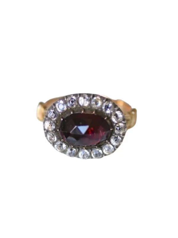 Bague ancienne grenat entourage pierres du Rhin sold by 58 Facettes