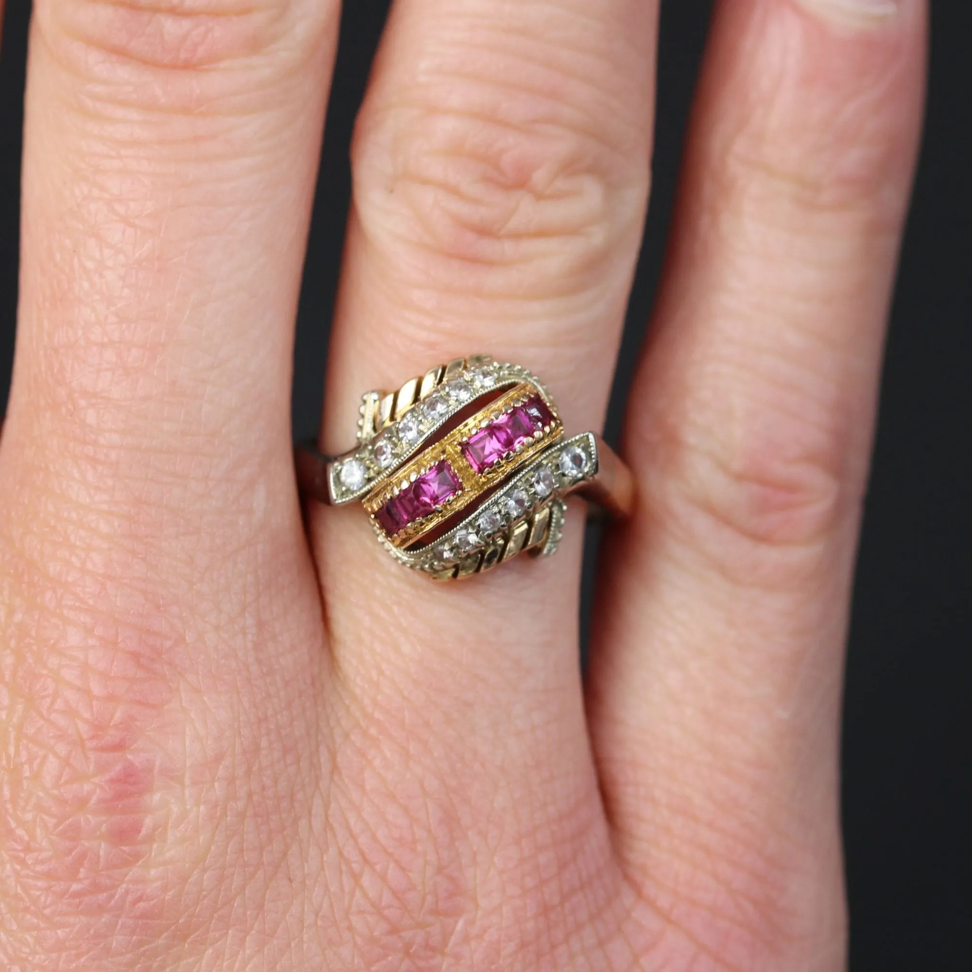 Bague dôme rétro rubis de synthèse et pierres blanches sold by 58 Facettes product image thumbnail 5