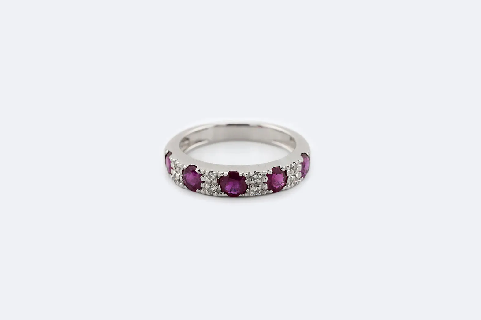Anello in oro bianco con rubini e diamanti sold by 58 Facettes product image thumbnail 2