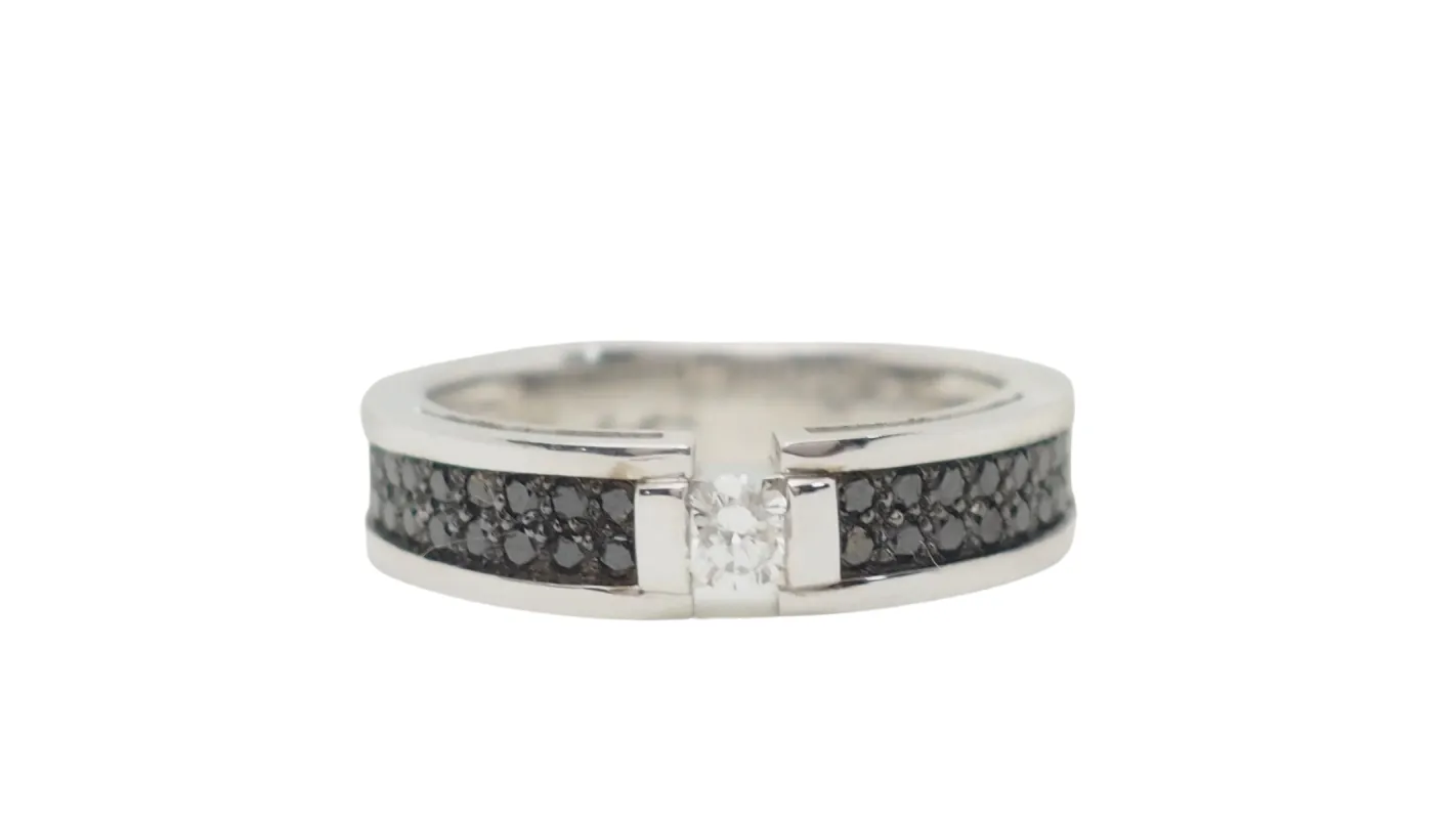Bague soliatire en or blanc et diamants noirs sold by 58 Facettes