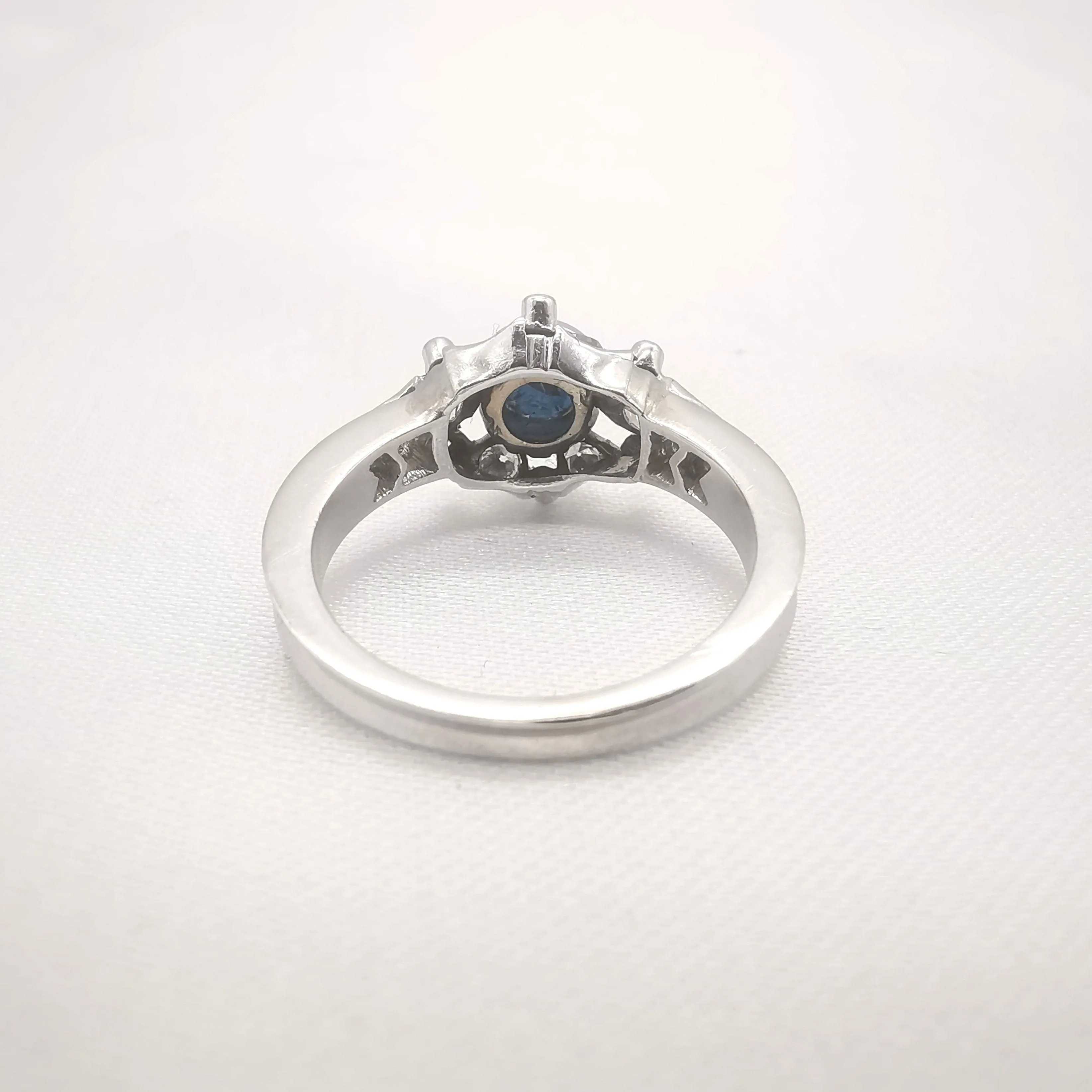 Bague en Platine Saphir et Diamants sold by 58 Facettes product image thumbnail 3