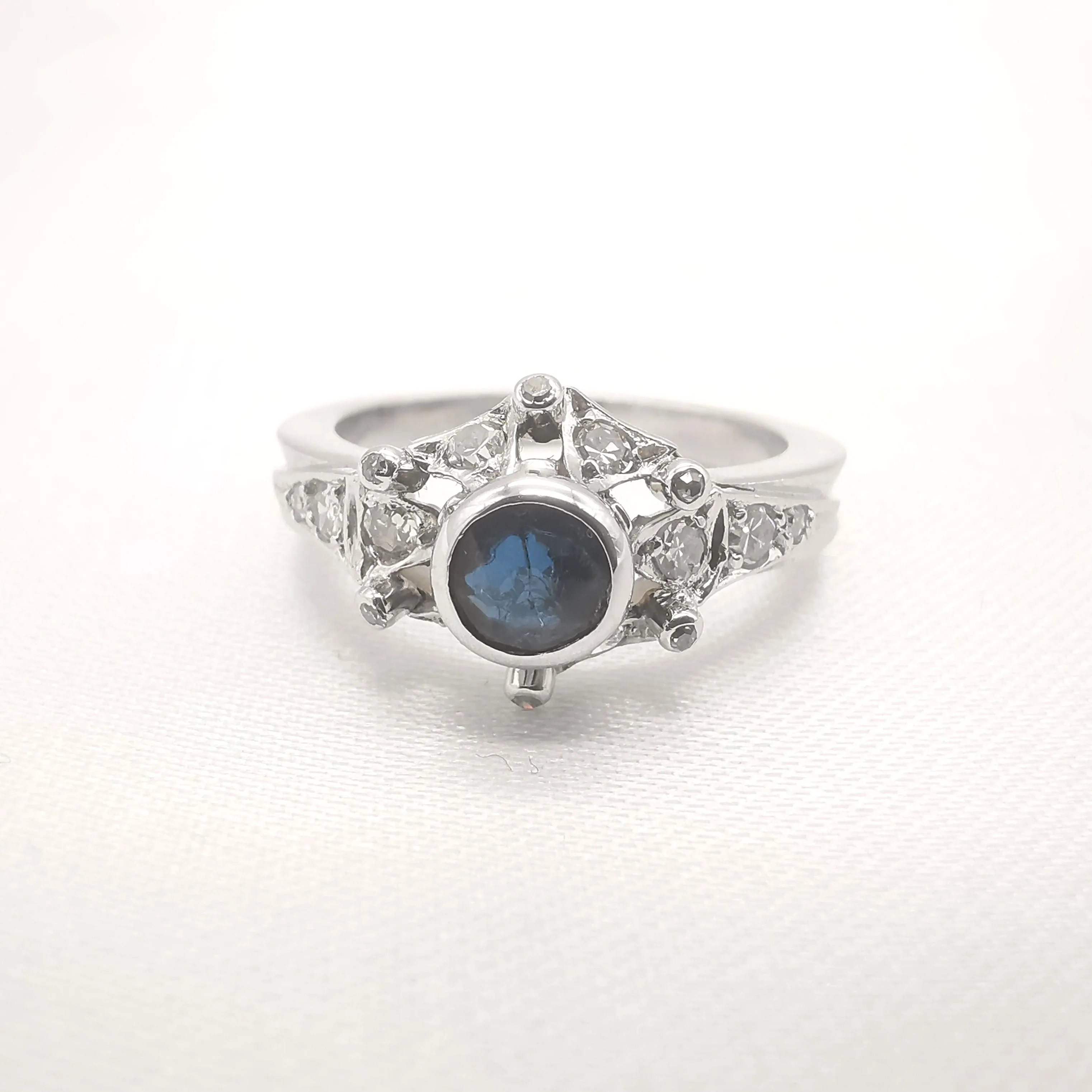 Bague en Platine Saphir et Diamants sold by 58 Facettes