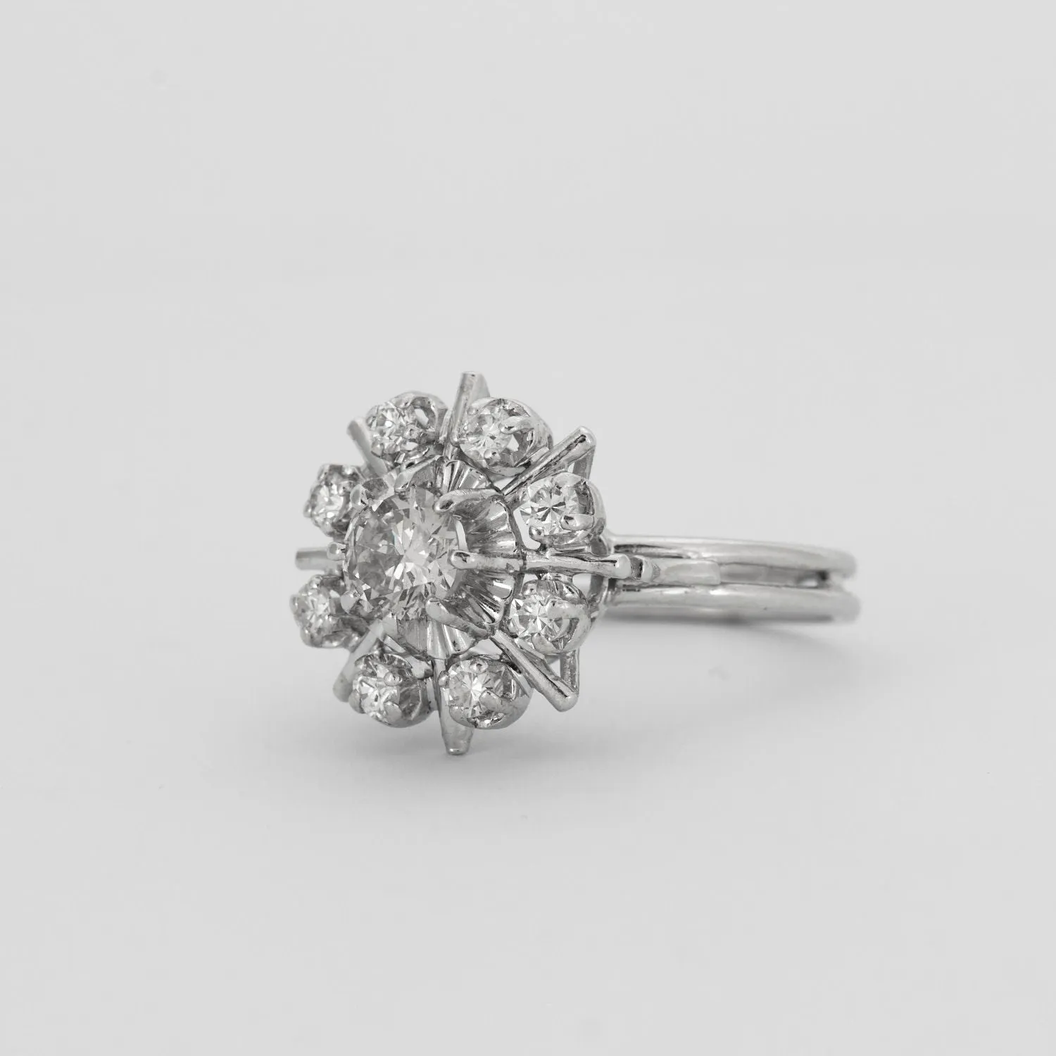 Bague marguerite diamants et platine sold by 58 Facettes product image thumbnail 4