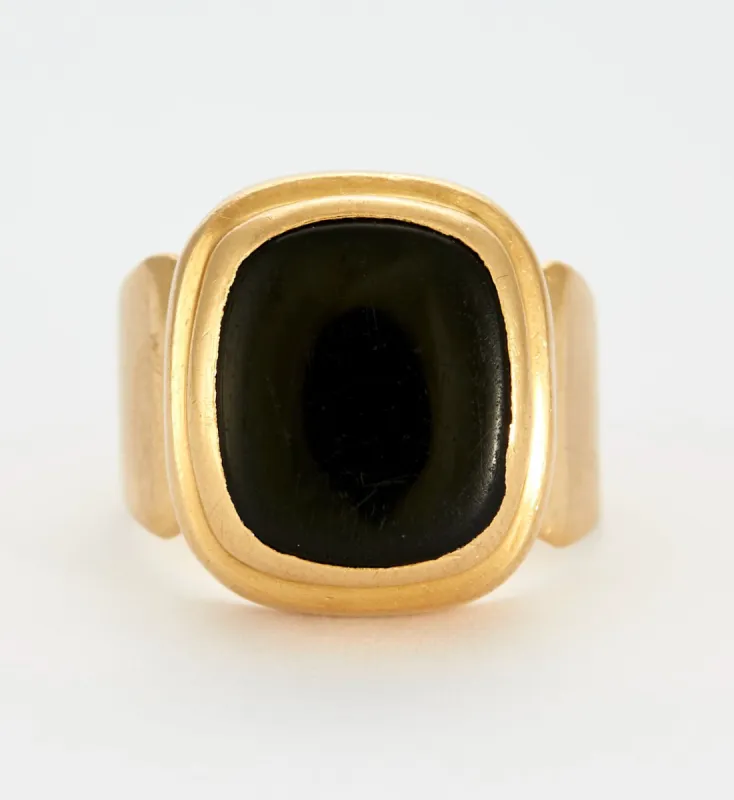 Bague chevalière centrée d'une plaque d'onyx sold by 58 Facettes