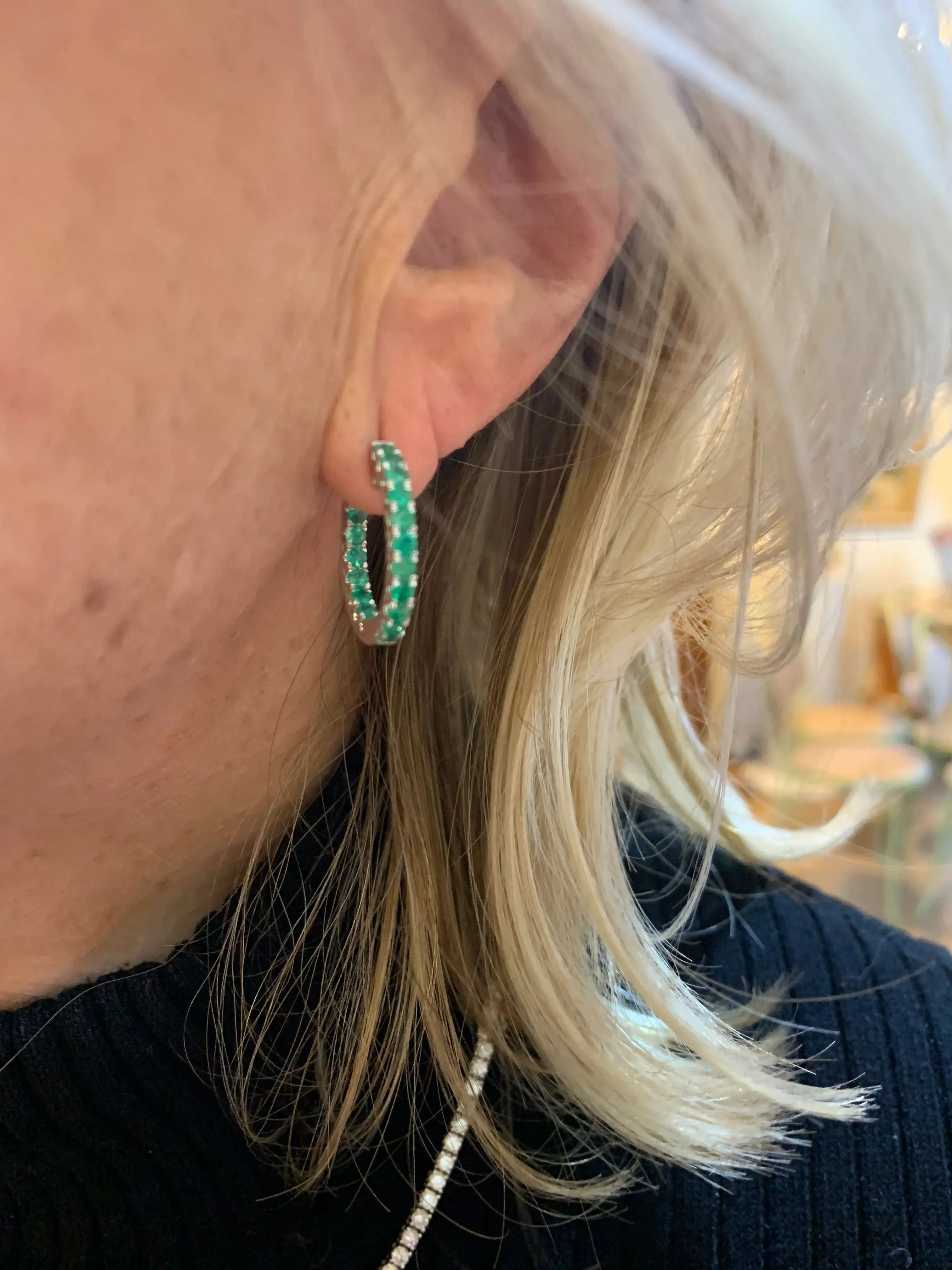 Créoles Emeraudes 1.60 Cts Or Gris sold by 58 Facettes product image thumbnail 2