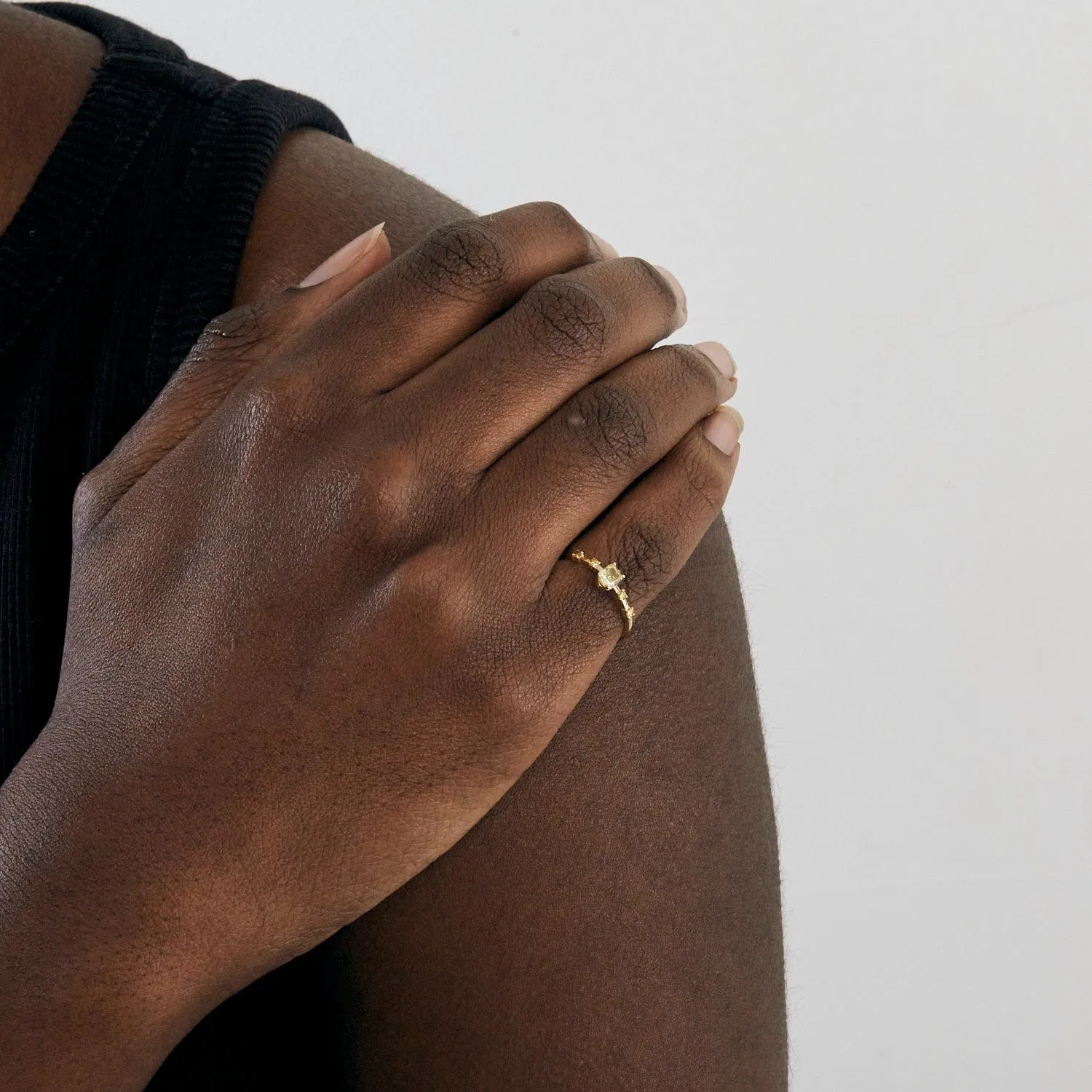 Bague en or et diamants de couleurs sold by 58 Facettes product image thumbnail 2