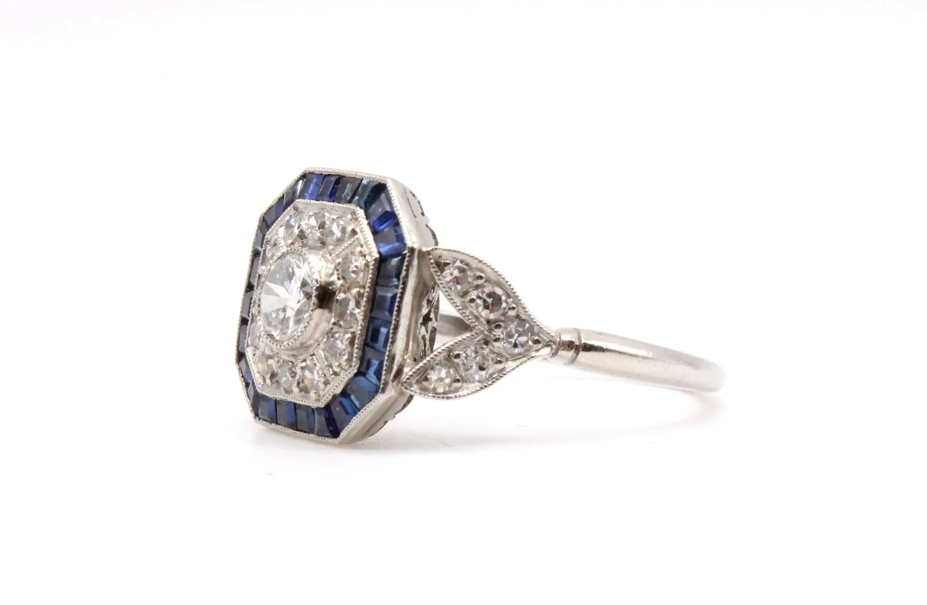 bague en platine avec diamants et saphirs sold by 58 Facettes product image thumbnail 4