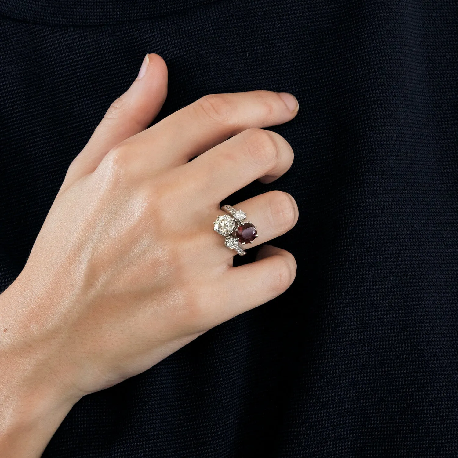 Bague Toi et Moi or gris diamants et rubis sold by 58 Facettes product image thumbnail 2