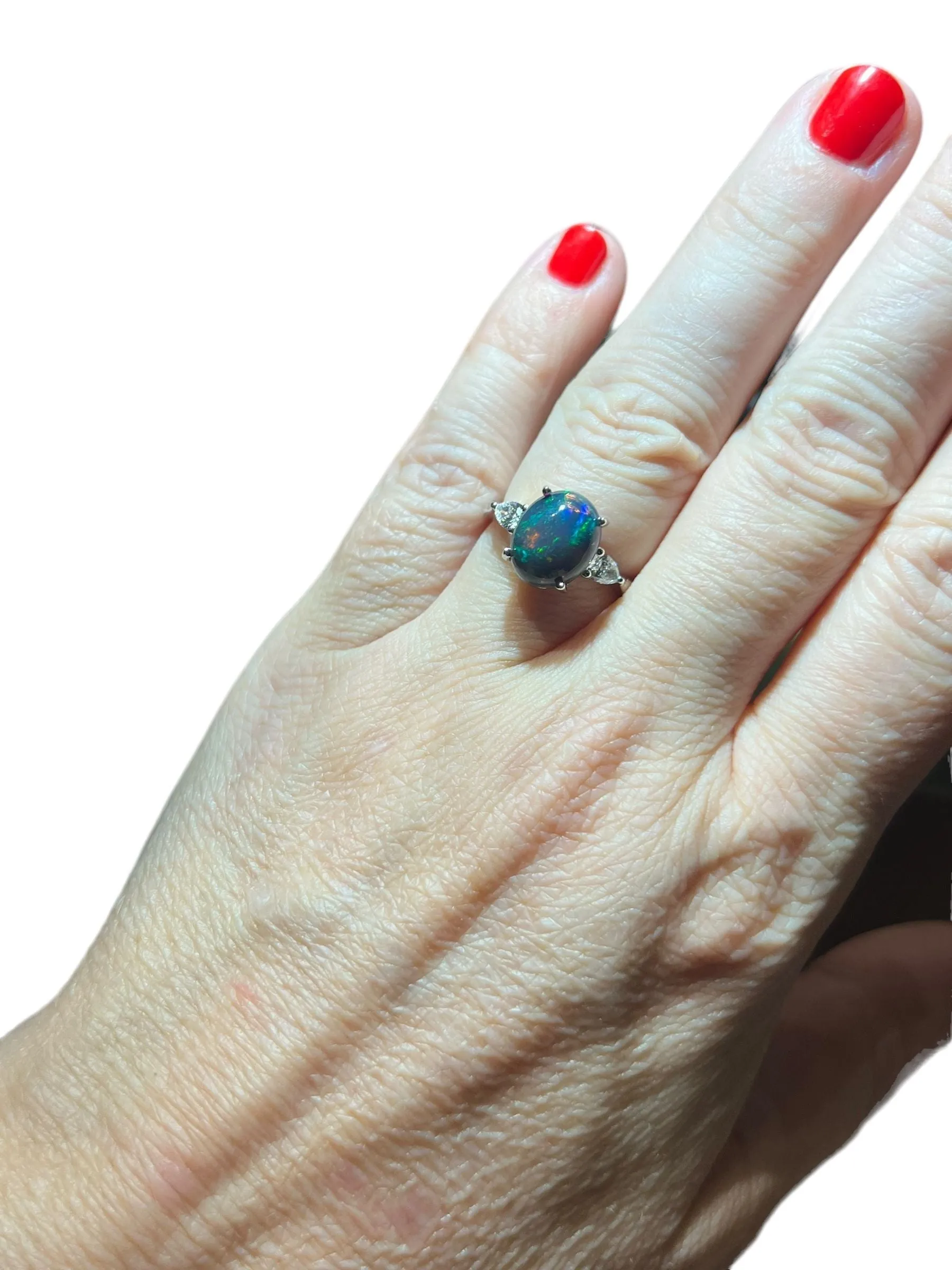 Bague opale noire et diamants taille poire en or blanc 18 carats sold by 58 Facettes product image thumbnail 2