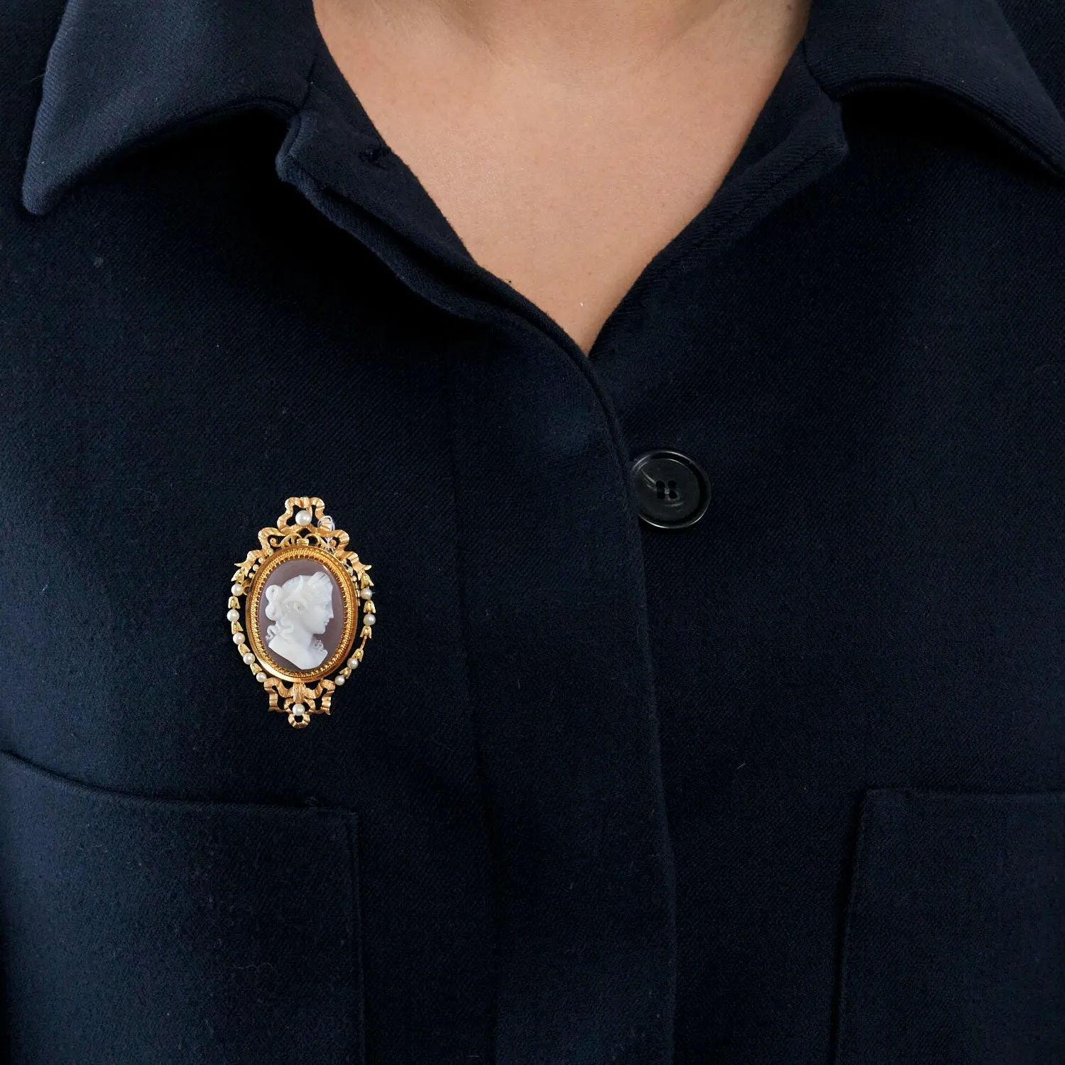 Broche or jaune camée calcédoine et perles sold by 58 Facettes product image thumbnail 2