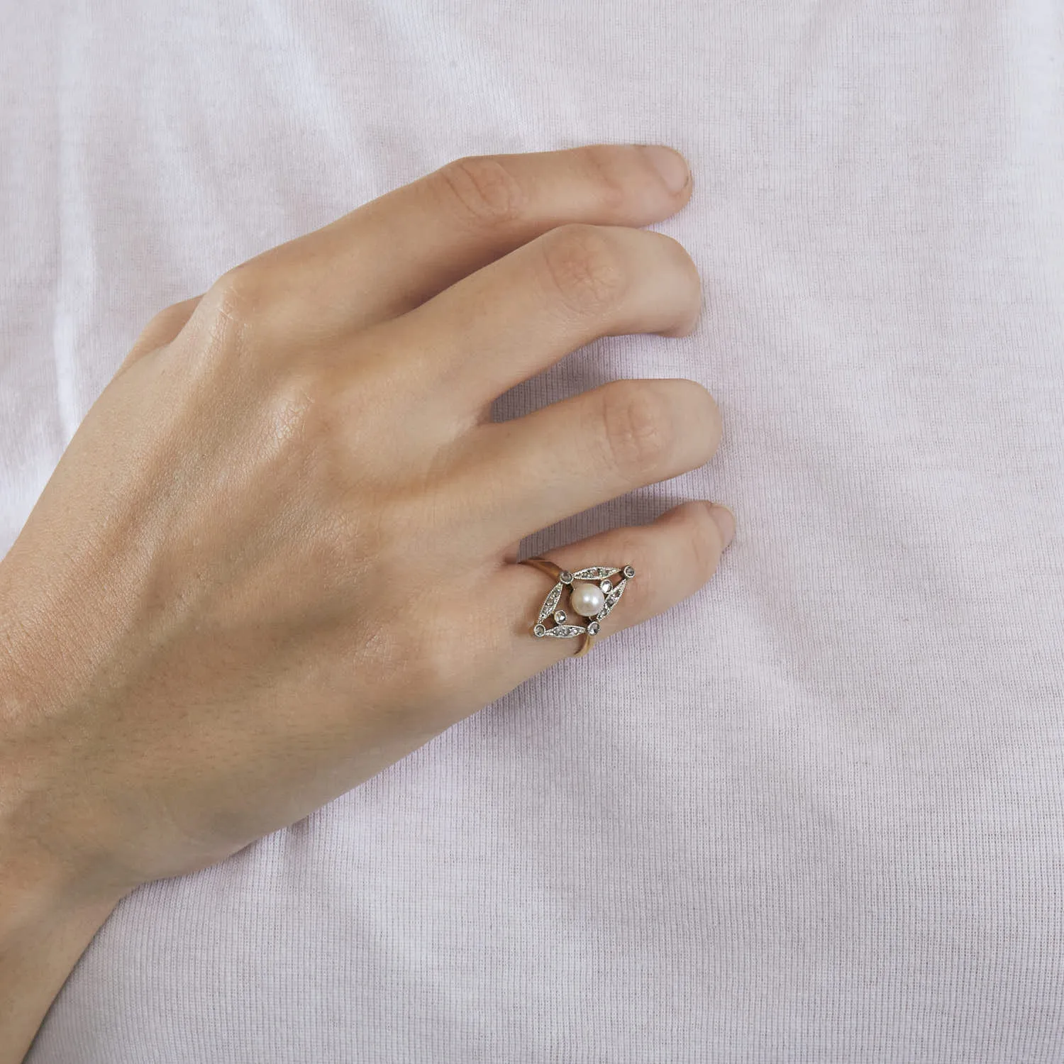 Bague or jaune et gris perle et diamants sold by 58 Facettes product image thumbnail 2