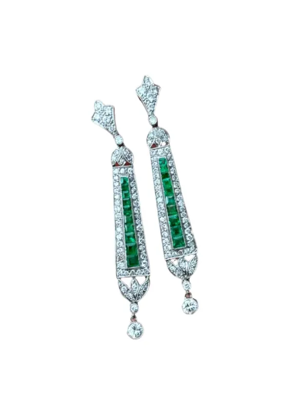 Boucles d'oreilles longues style Art Déco platine diamants et émeraudes sold by 58 Facettes
