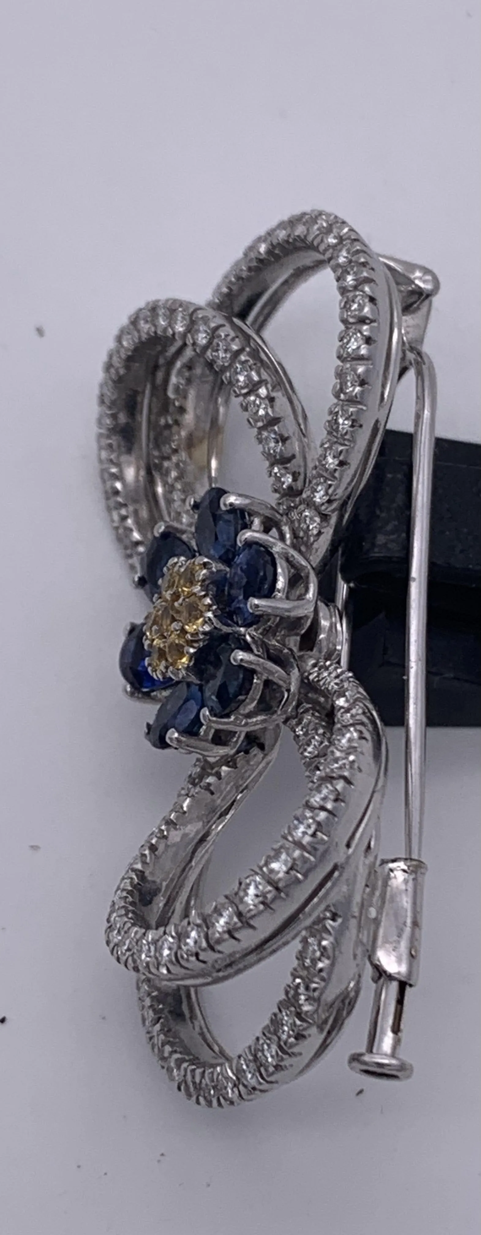 Broche saphir et diamants sold by 58 Facettes product image thumbnail 4