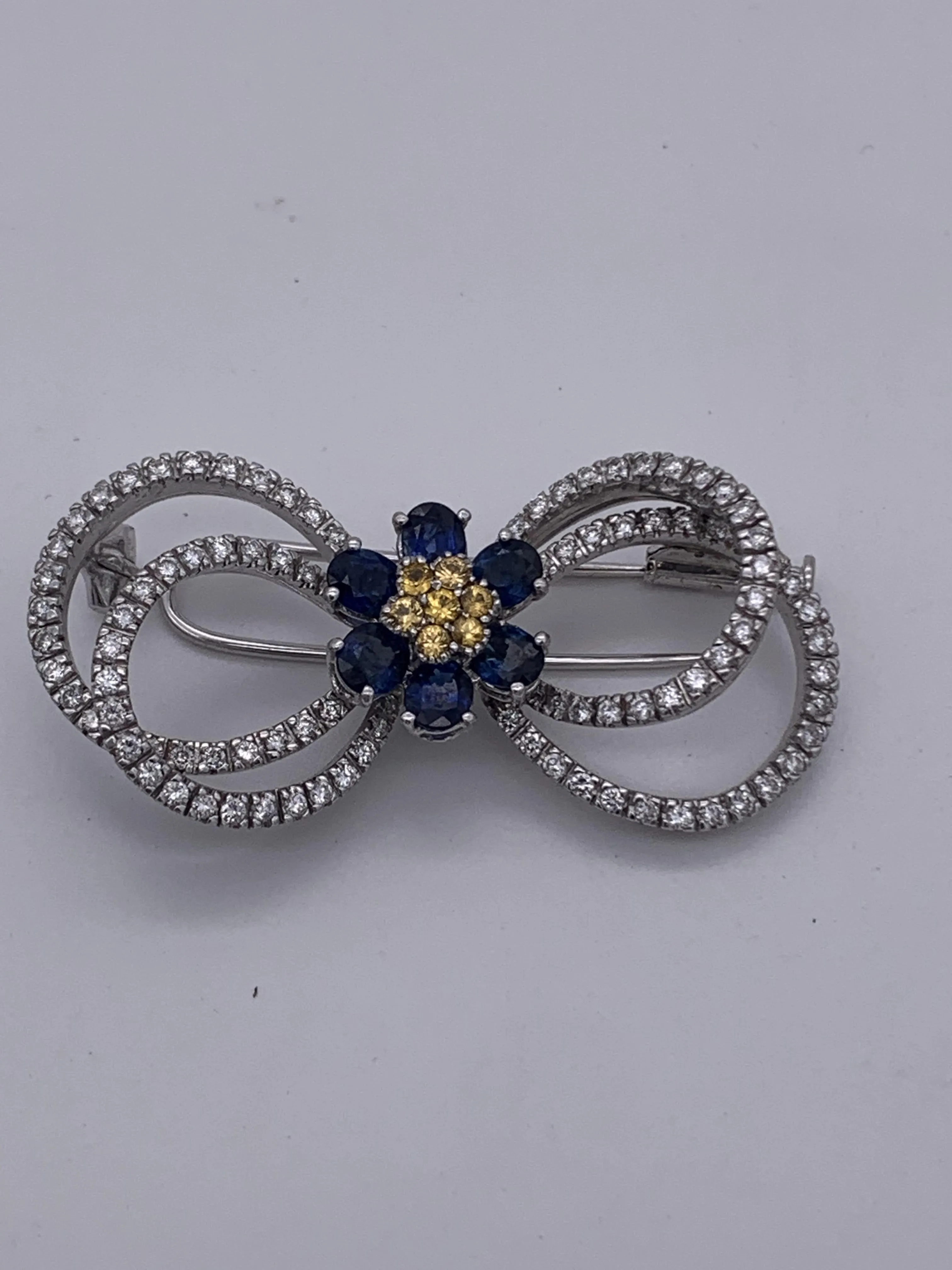 Broche saphir et diamants sold by 58 Facettes product image thumbnail 3
