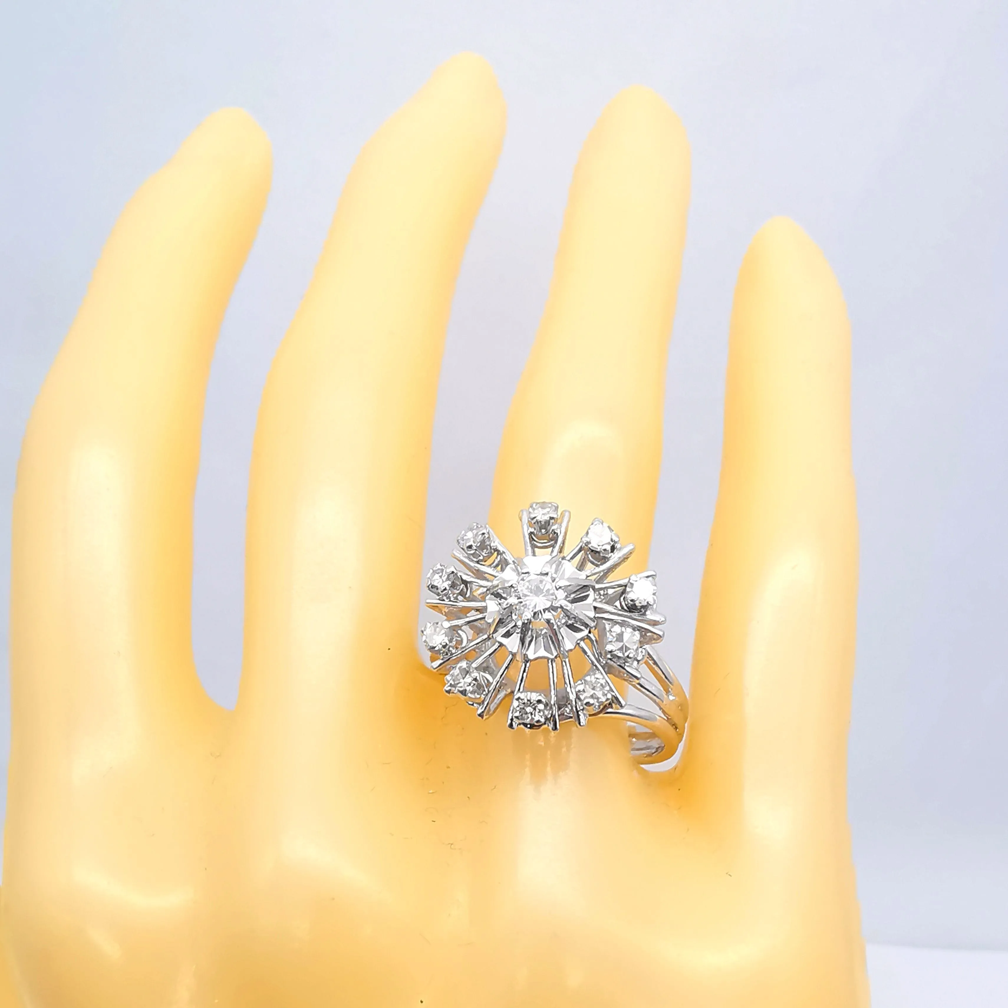 Bague fleur or & diamants sold by 58 Facettes product image thumbnail 2