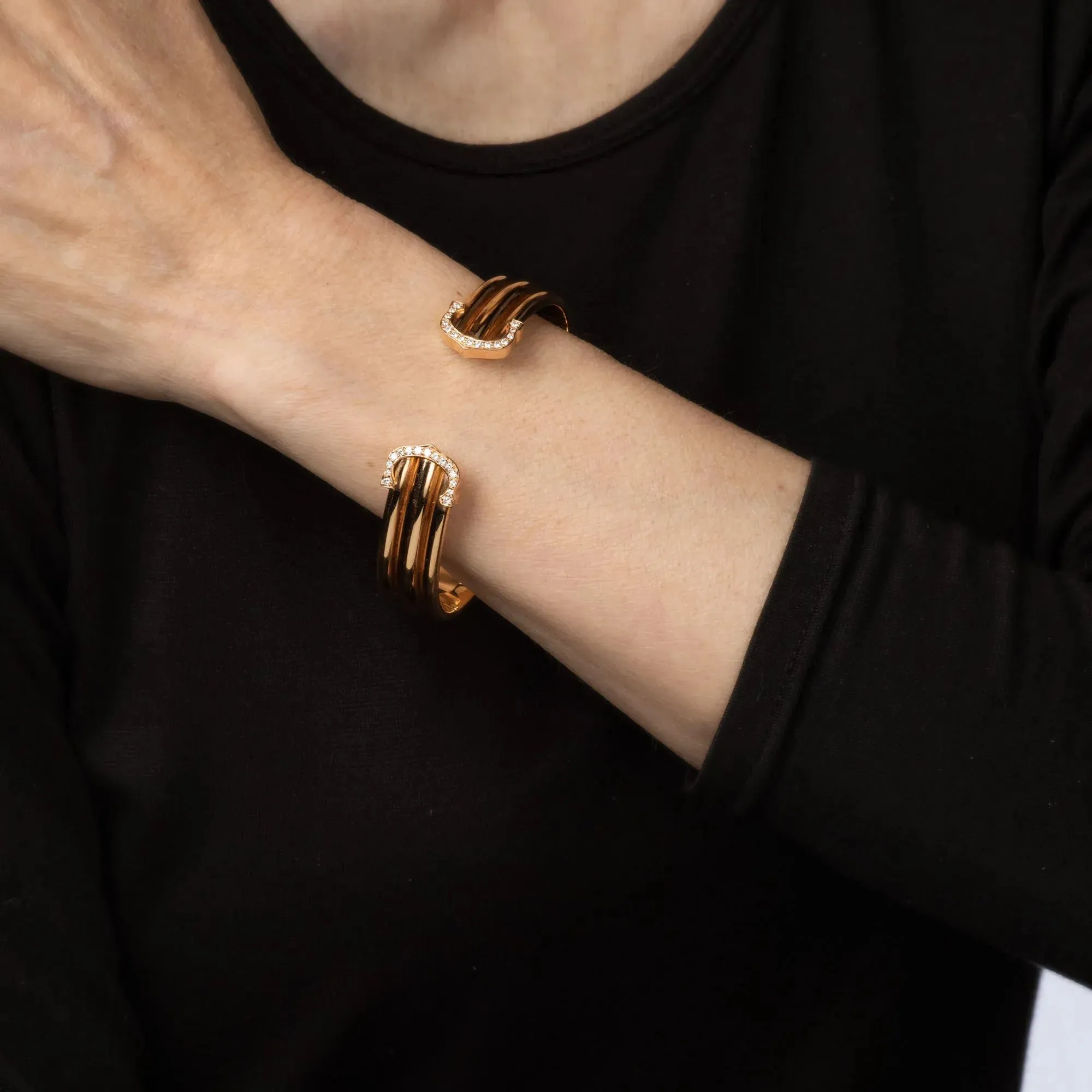 Cartier - Bracelet manchette Vintage Double C de Cartier Or jaune Diamants sold by 58 Facettes product image thumbnail 2