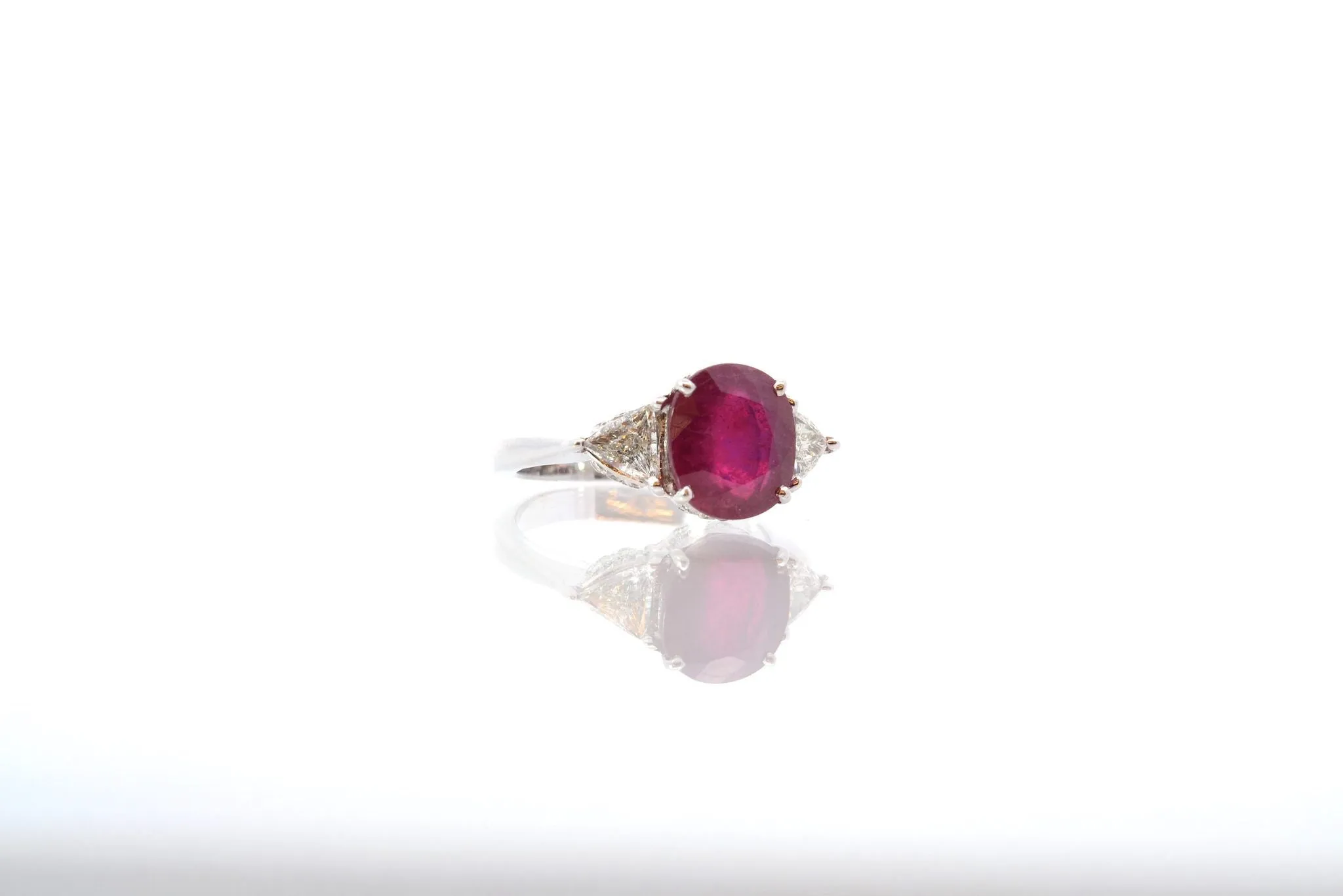 Bague rubis et diamants en or blanc sold by 58 Facettes product image thumbnail 4