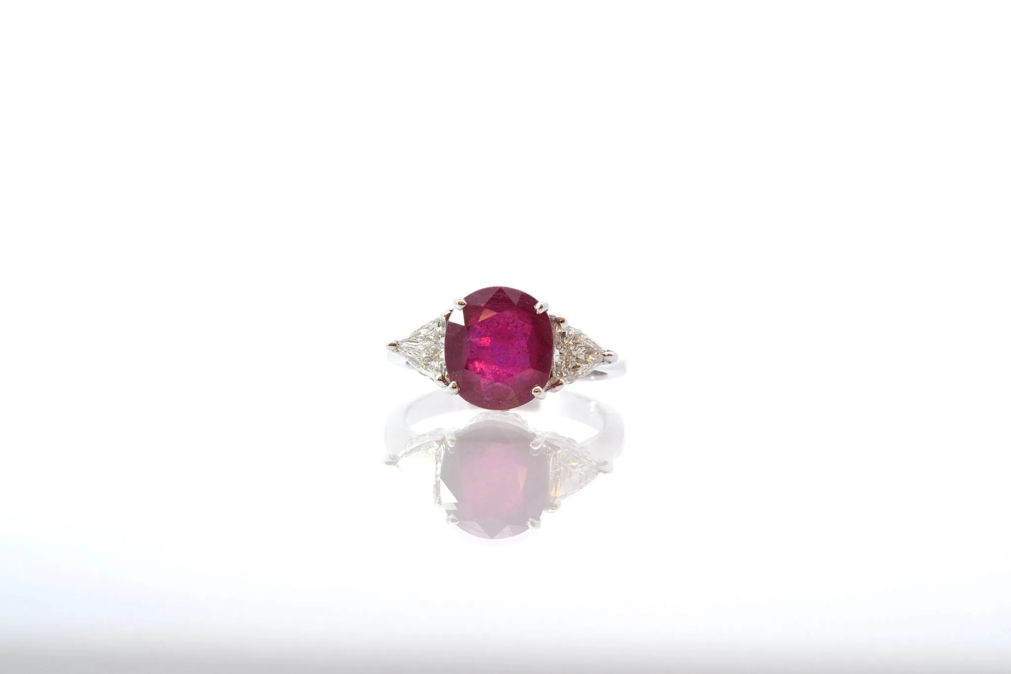 Bague rubis et diamants en or blanc sold by 58 Facettes product image thumbnail 2