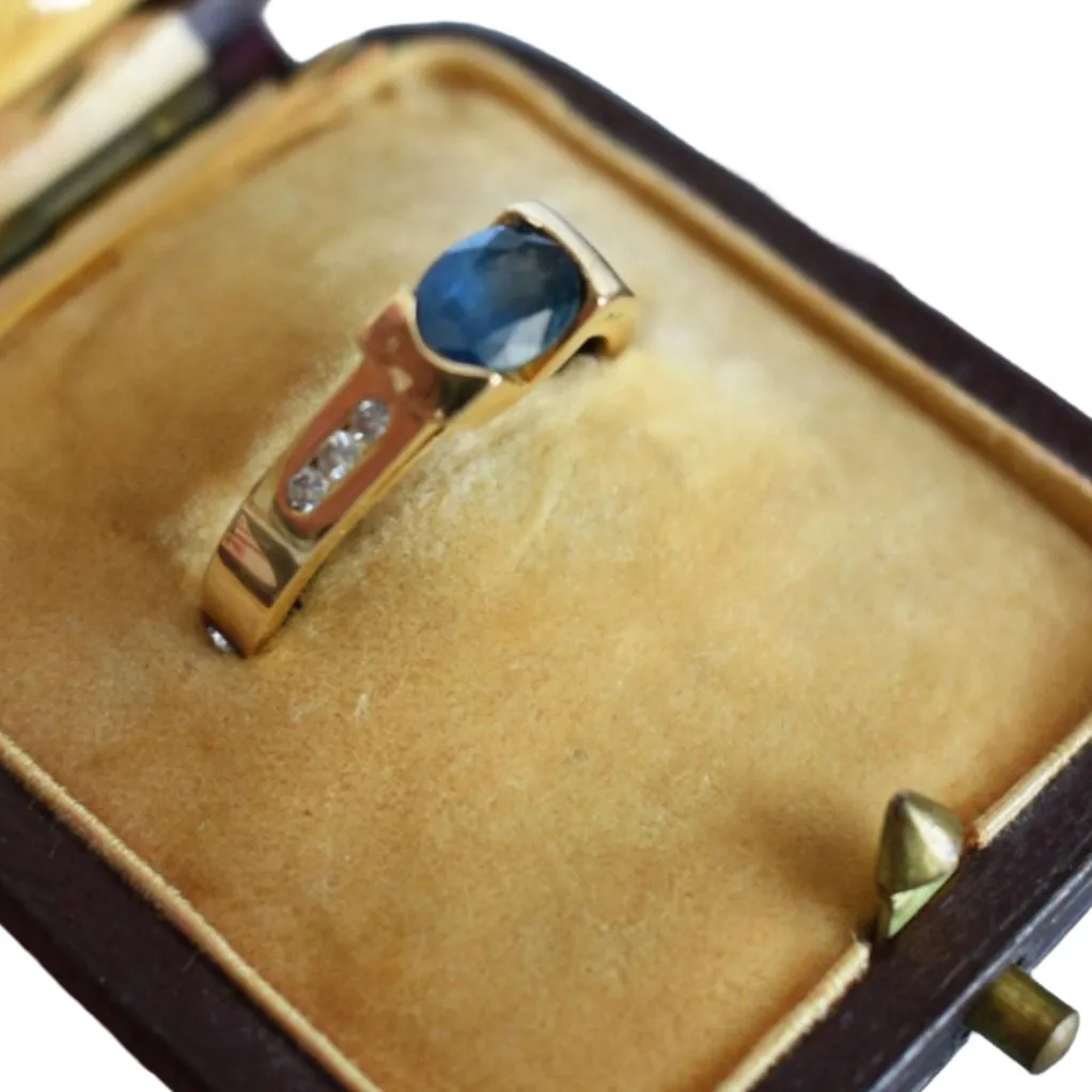 Solitaire vintage or jaune saphir et diamants sold by 58 Facettes