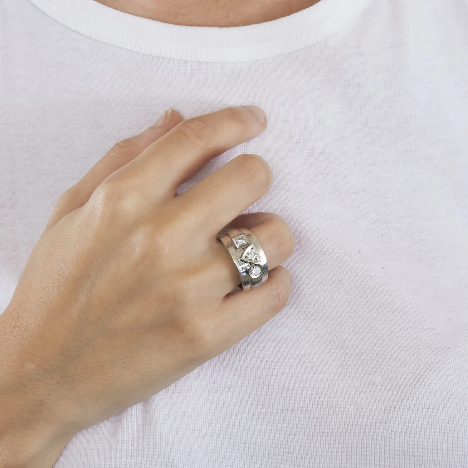 Bague or gris et diamants sold by 58 Facettes product image thumbnail 2