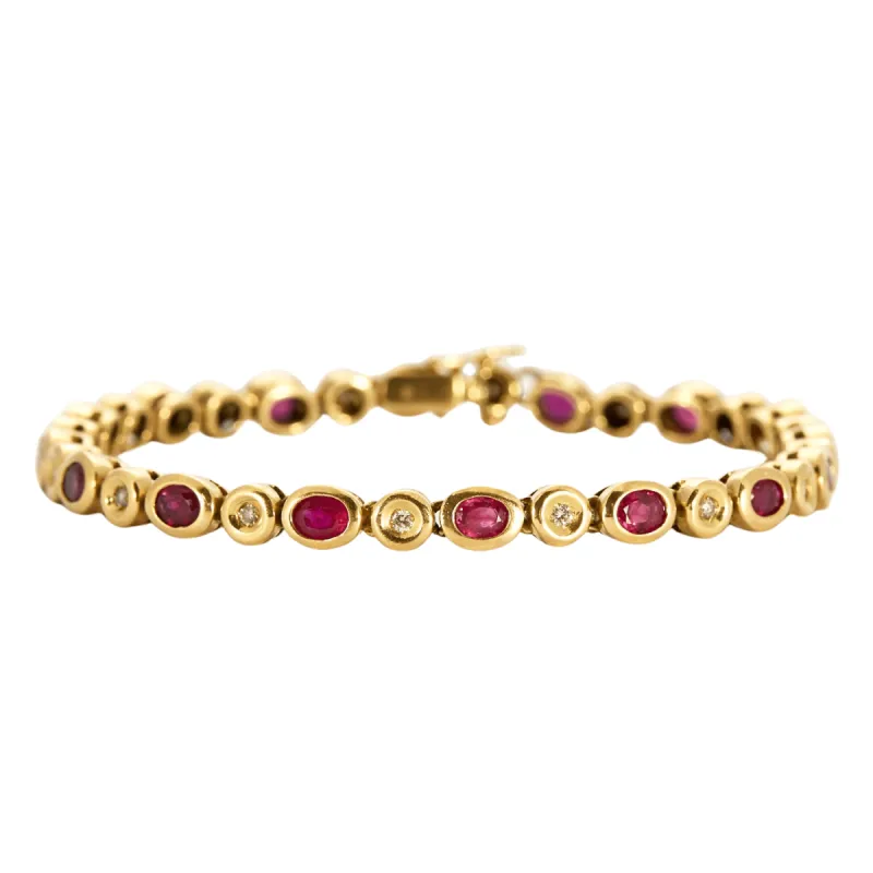 Bracelet or jaune sertis de diamants et rubis sold by 58 Facettes