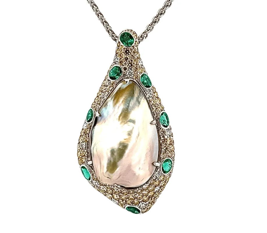 Collier or , diamants , mabe de Tahiti et émeraudes made by 58 Facettes