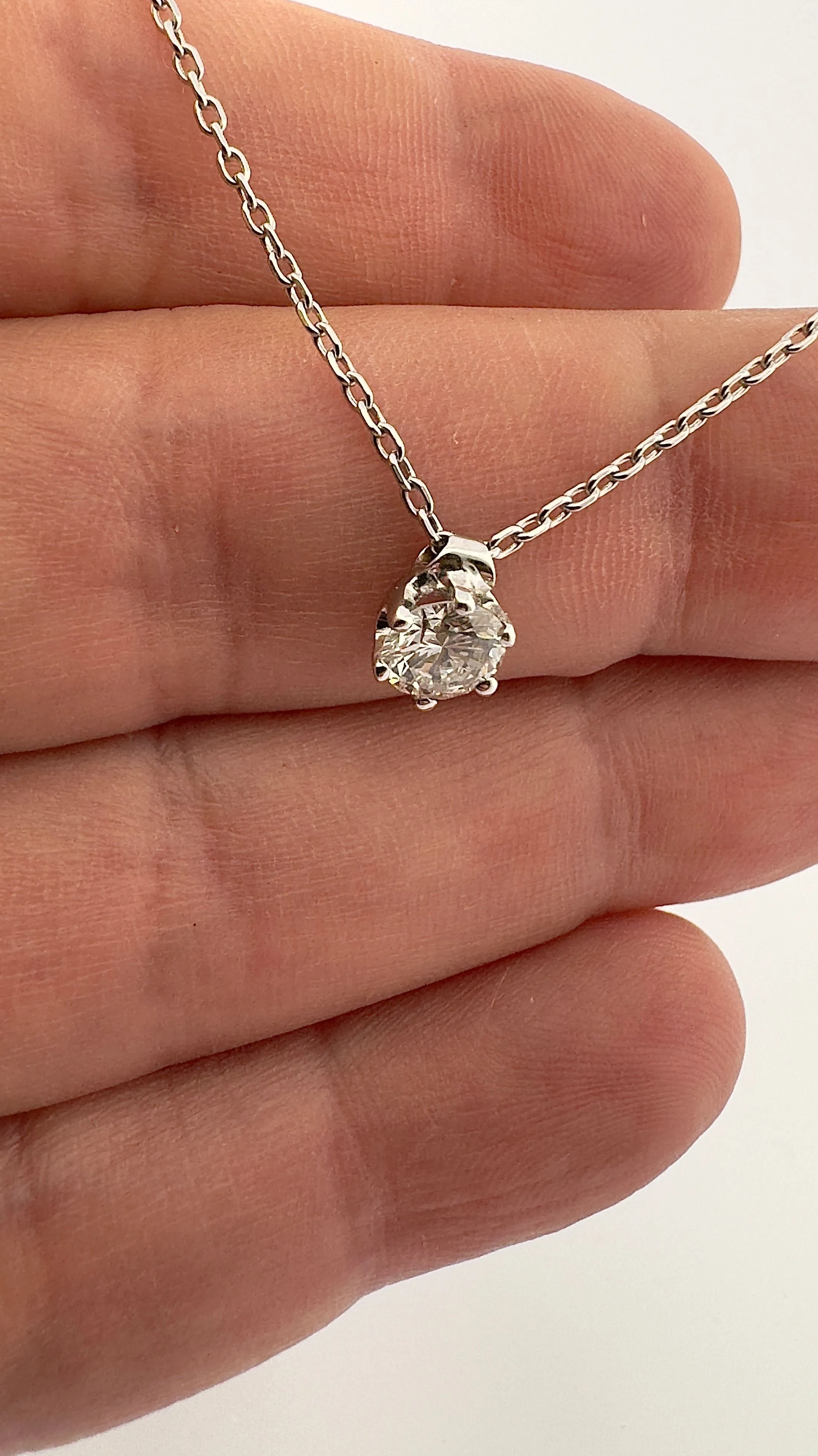Collier solitaire diamant or blanc sold by 58 Facettes product image thumbnail 4
