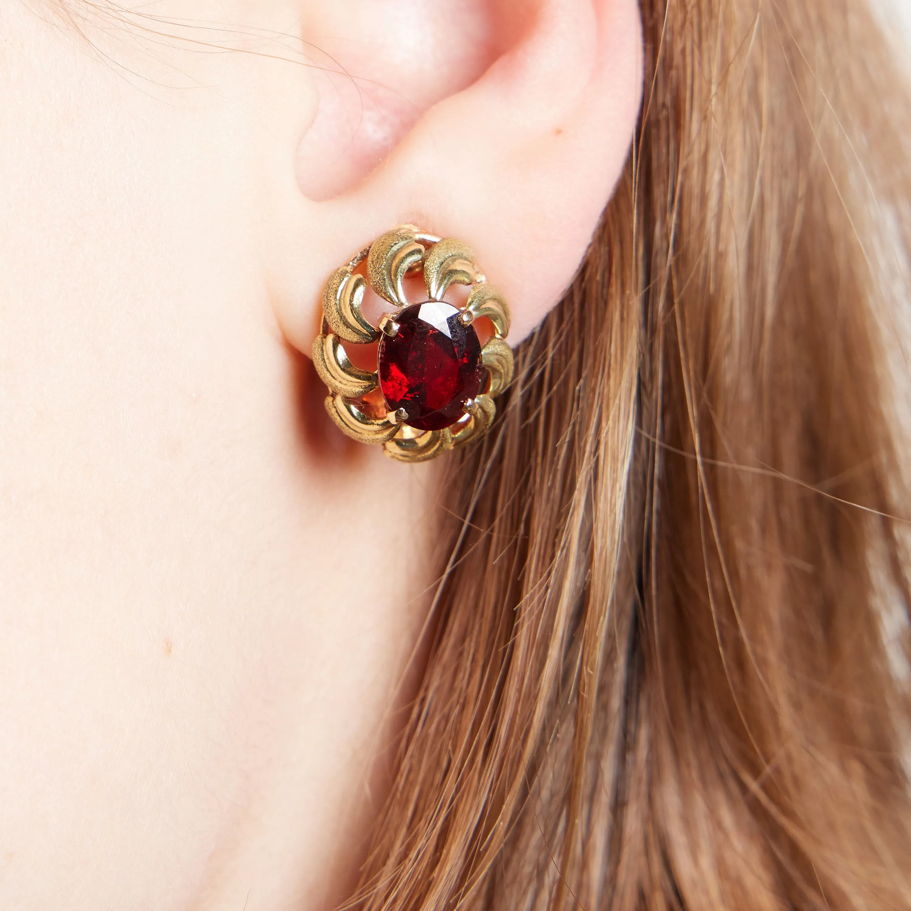 BOUCLES D’OREILLES CLIPS OR JAUNE GRENATS sold by 58 Facettes product image thumbnail 2