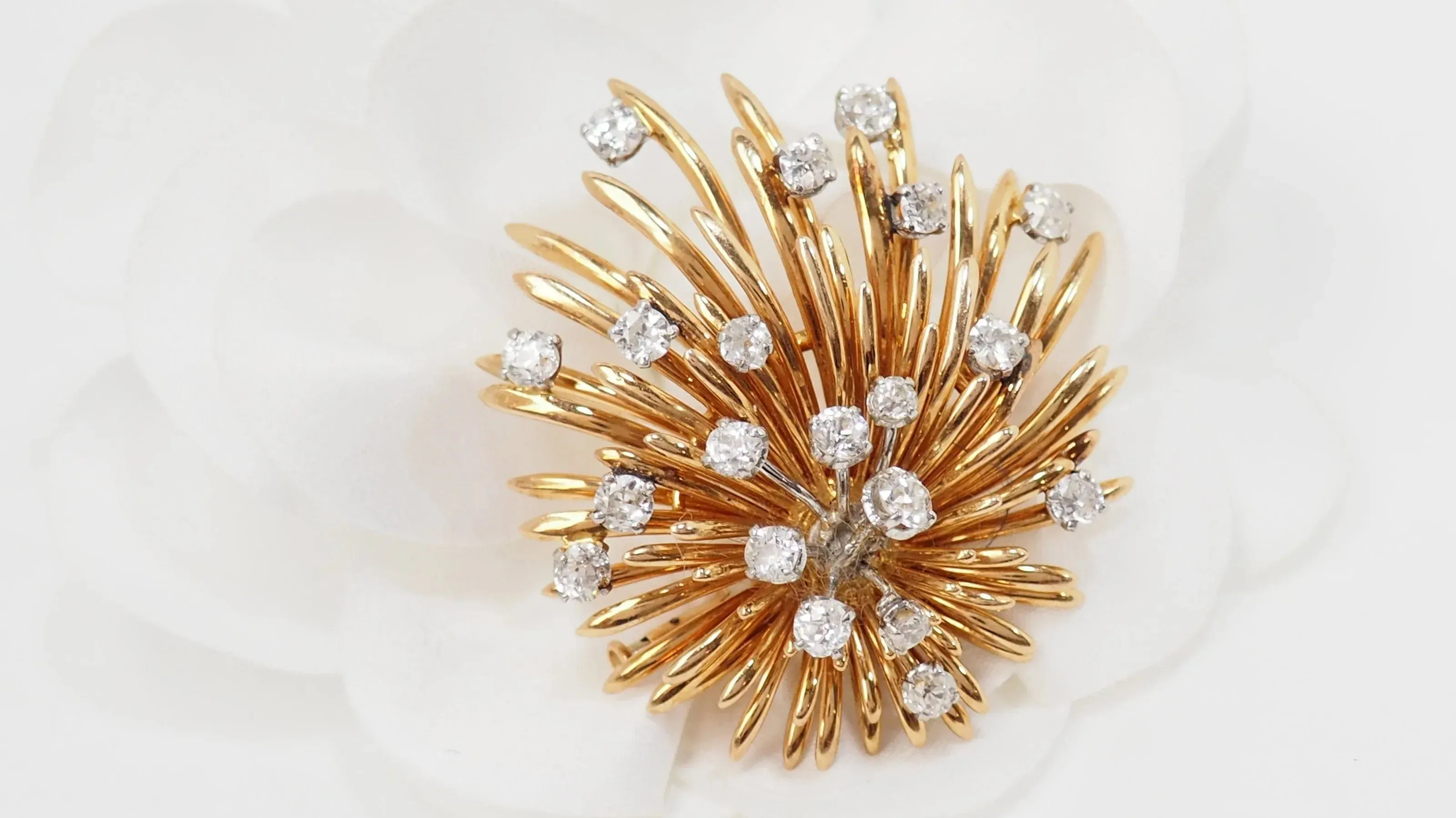 Broche Bouquet ancienne en or jaune et diamants sold by 58 Facettes product image thumbnail 4