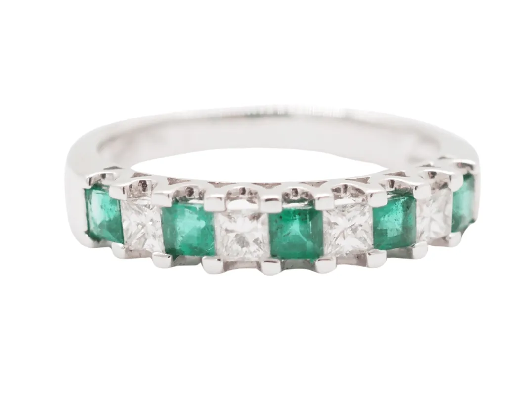 Bague moderne en or blanc 18k émeraudes et diamants sold by 58 Facettes