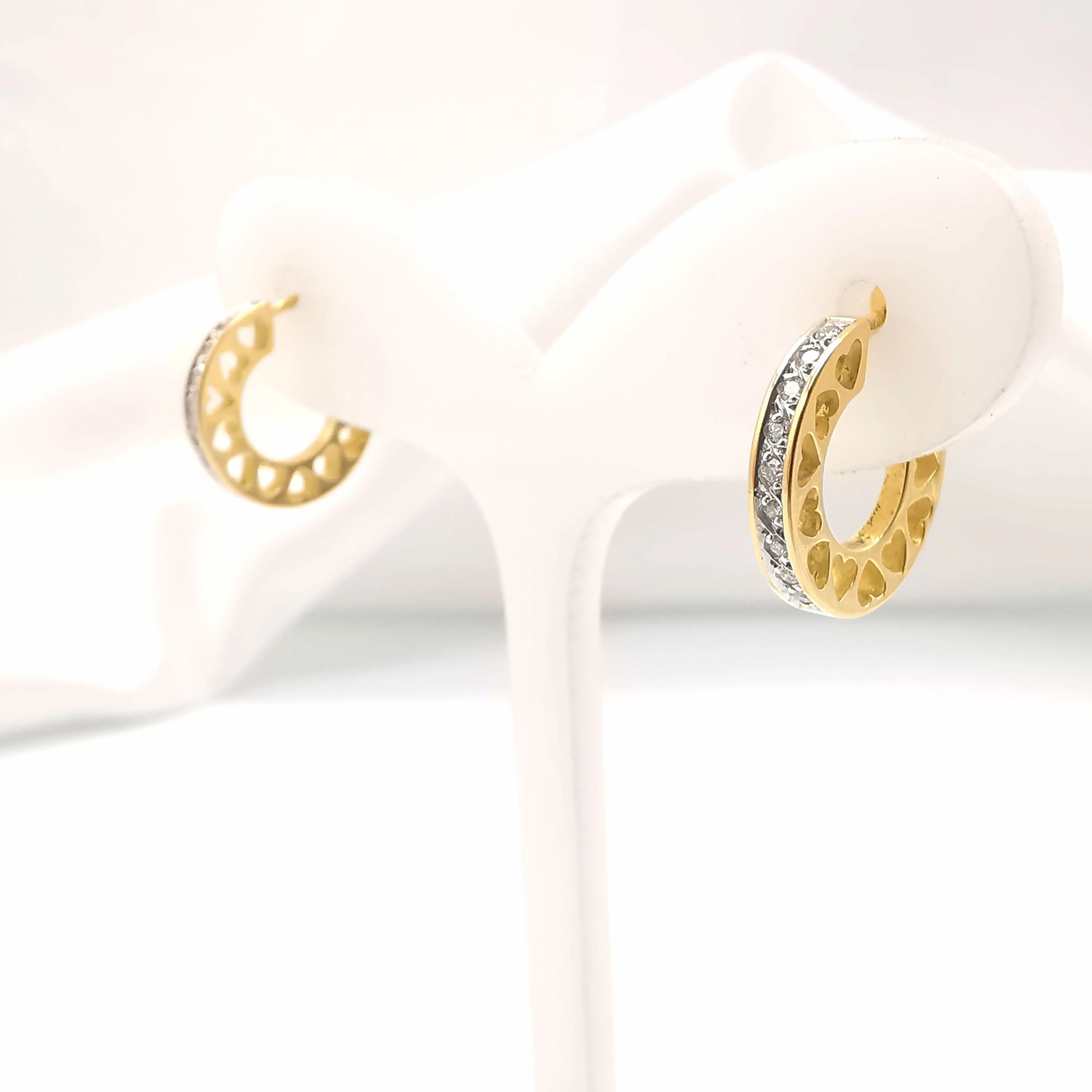Boucles d'oreilles or jaune 18 diamants sold by 58 Facettes product image thumbnail 2
