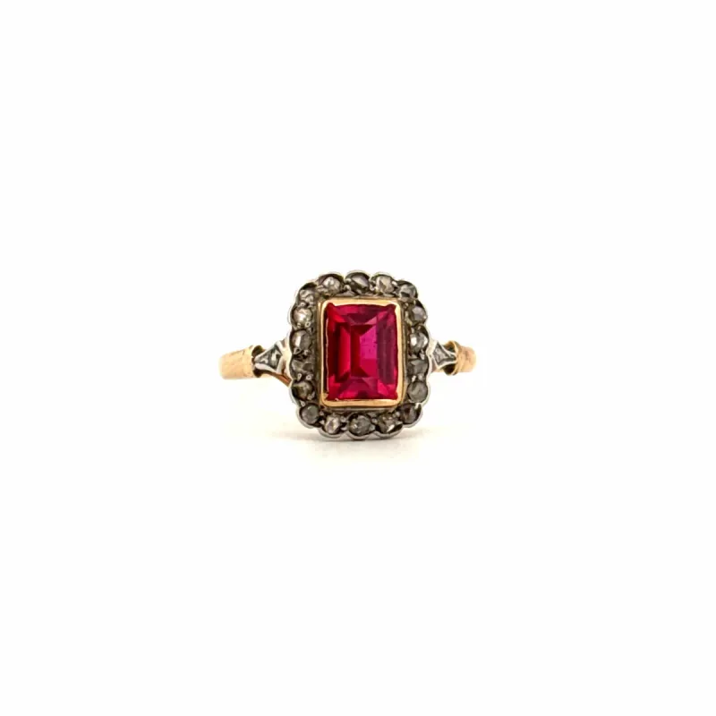 Bague Vintage Or Jaune Rubis & Diamants sold by 58 Facettes