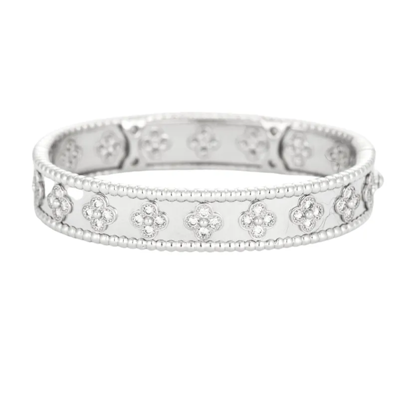 VAN CLEEF & ARPELS – Bracelet Perlé trèfle or blanc diamants sold by 58 Facettes