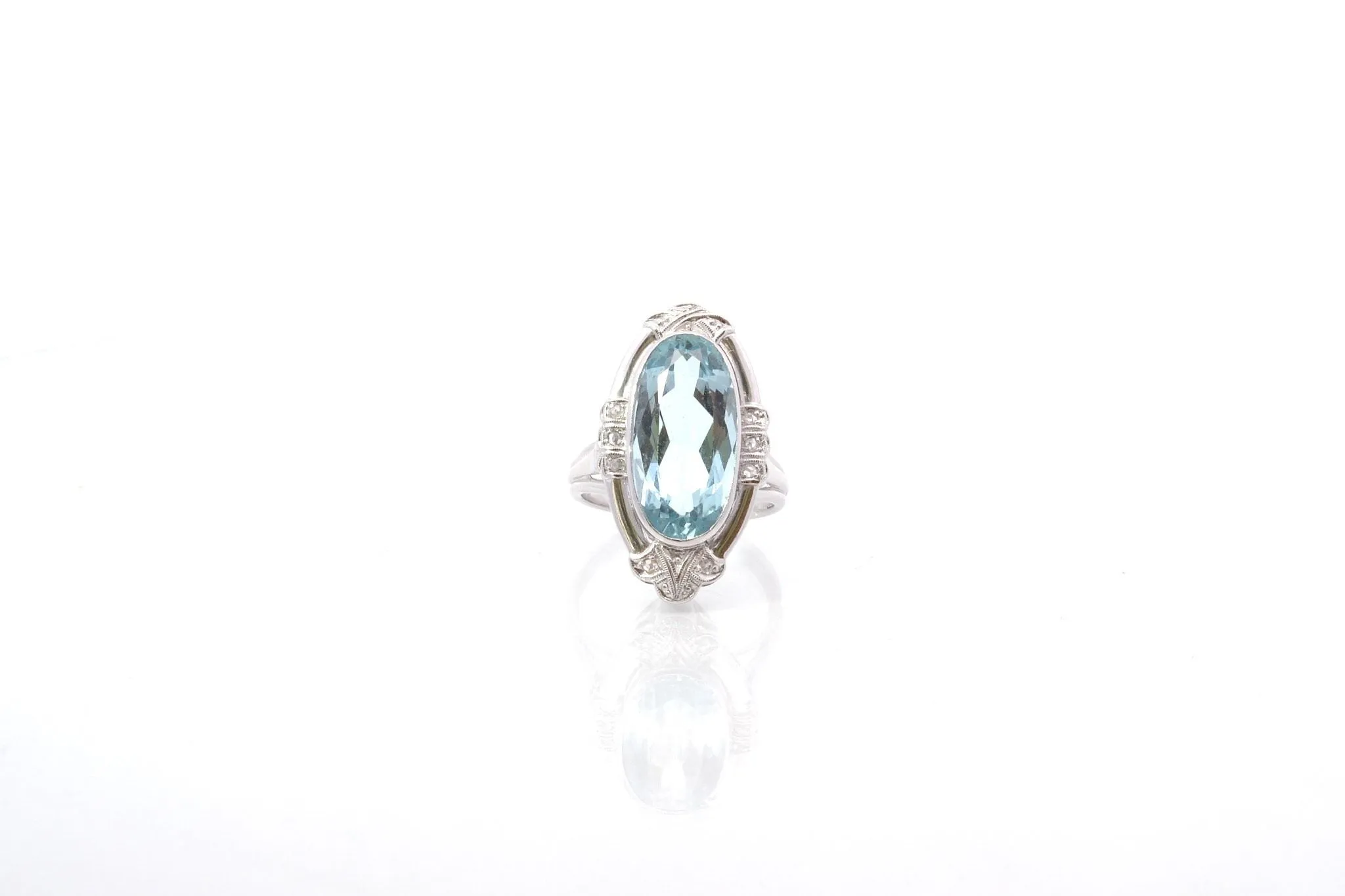 Bague vintage aigue-marine et diamants en or 18k sold by 58 Facettes