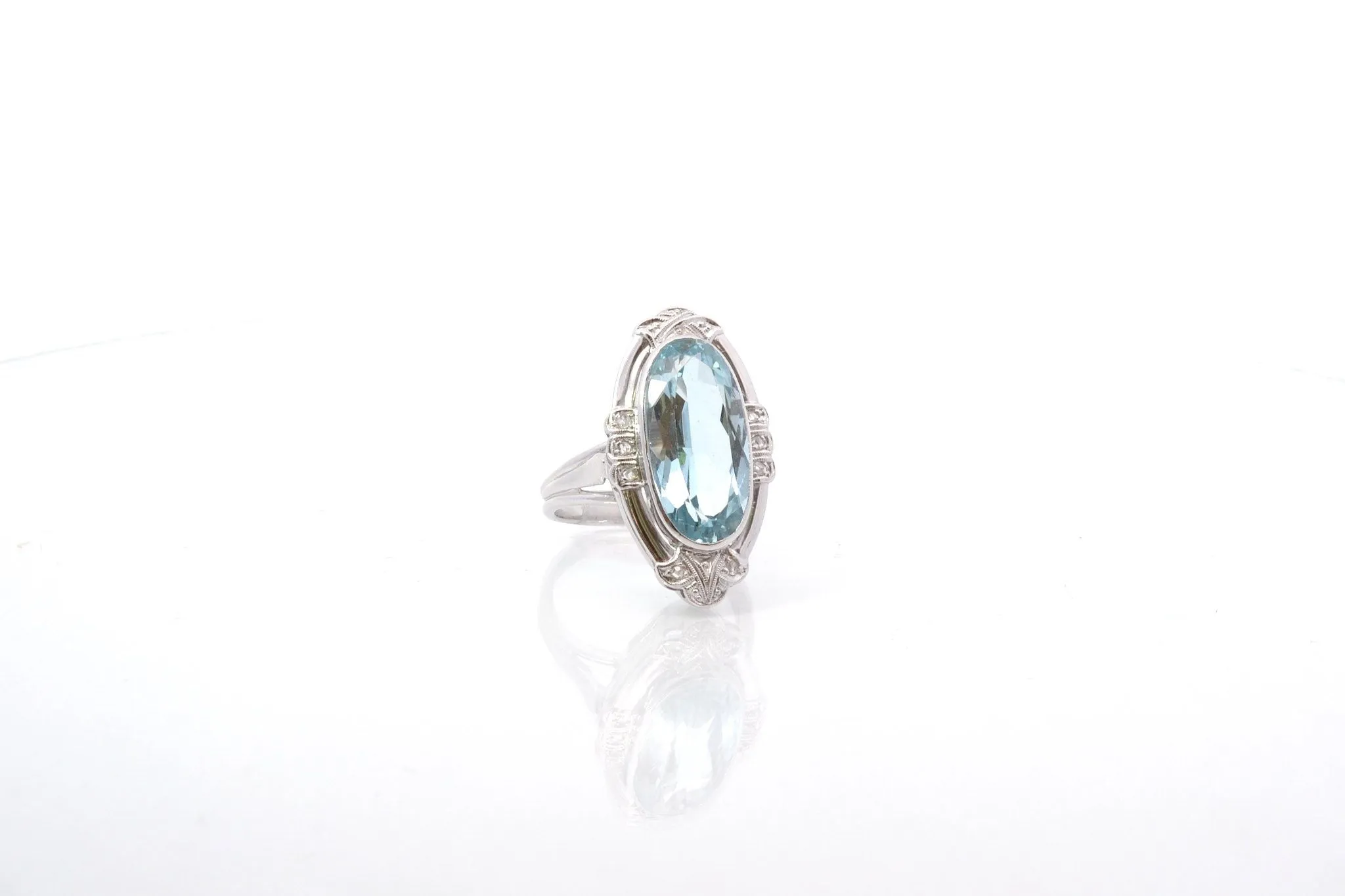 Bague vintage aigue-marine et diamants en or 18k sold by 58 Facettes product image thumbnail 3