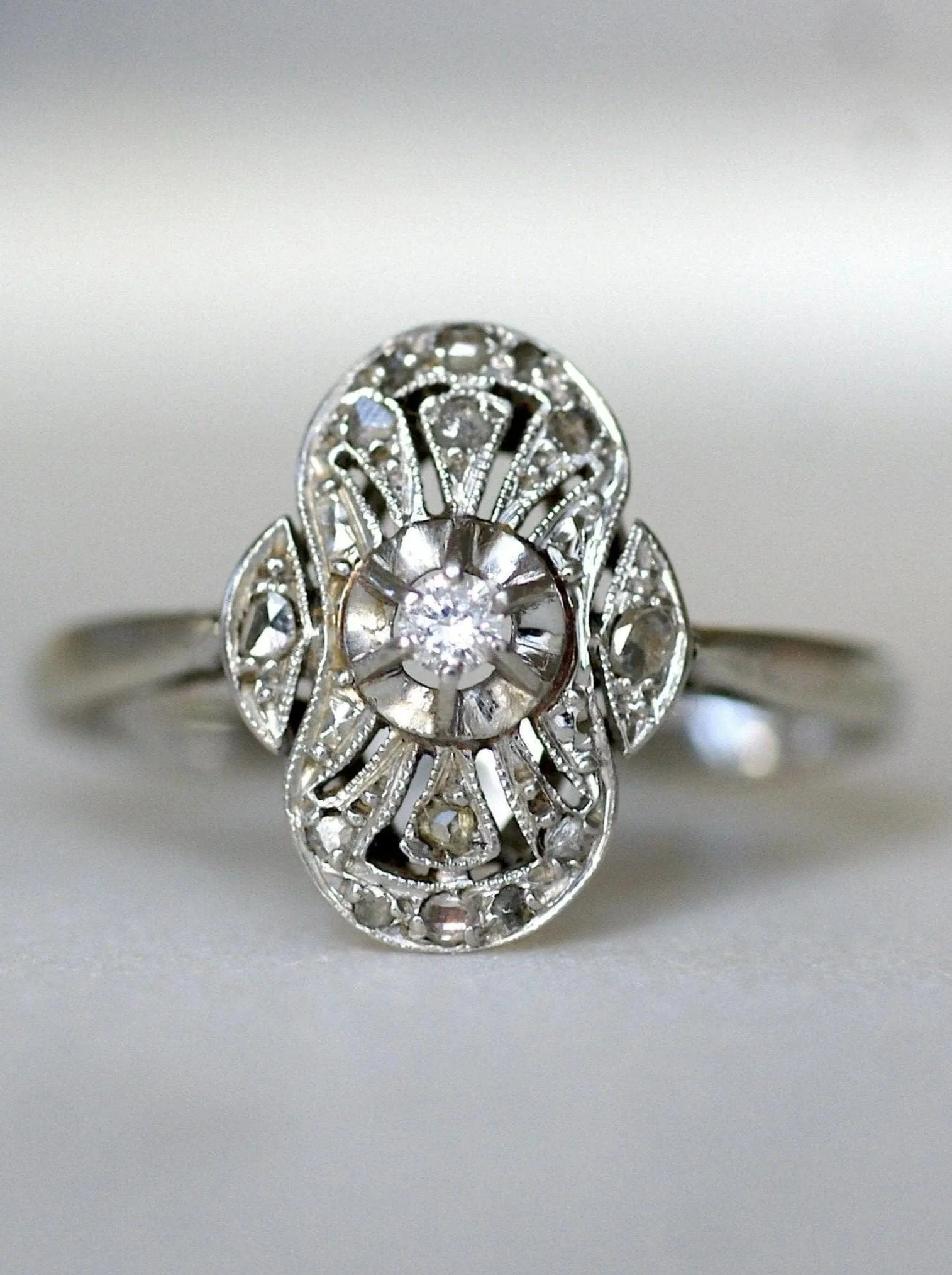 Bague Art Déco Ovale Diamants sold by 58 Facettes product image thumbnail 2