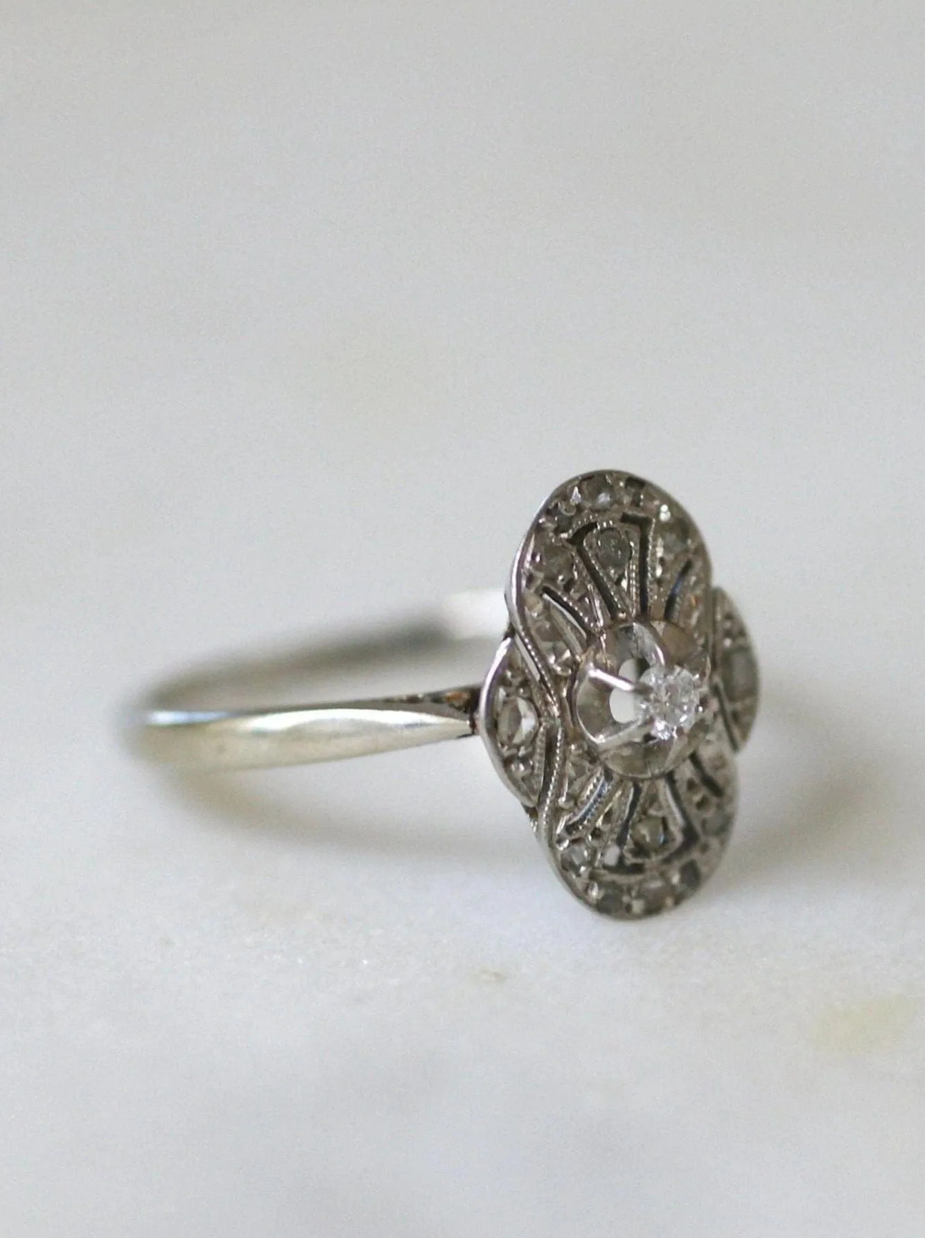 Bague Art Déco Ovale Diamants sold by 58 Facettes product image thumbnail 5