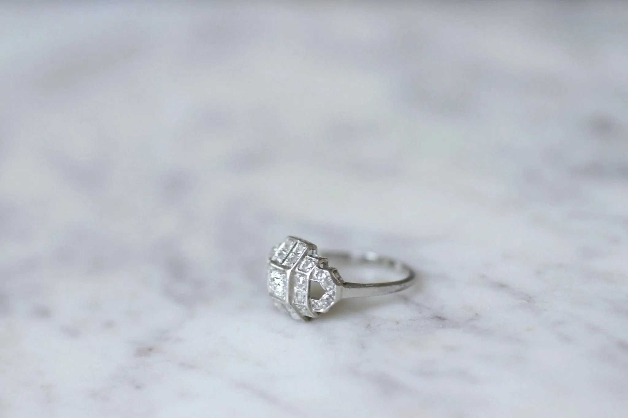 Bague de fiançailles Art Déco platine et diamants sold by 58 Facettes product image thumbnail 4