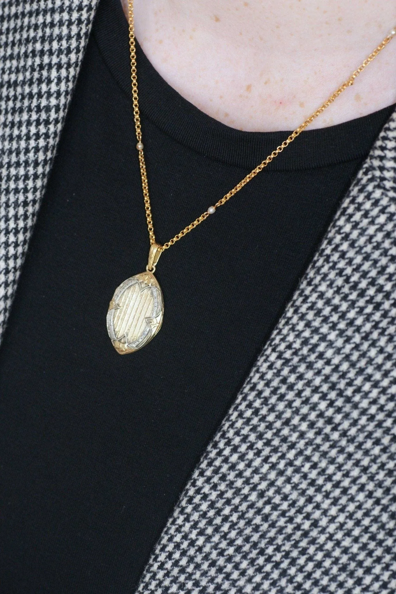 Médaillon navette Art Nouveau or et diamants sold by 58 Facettes product image thumbnail 2