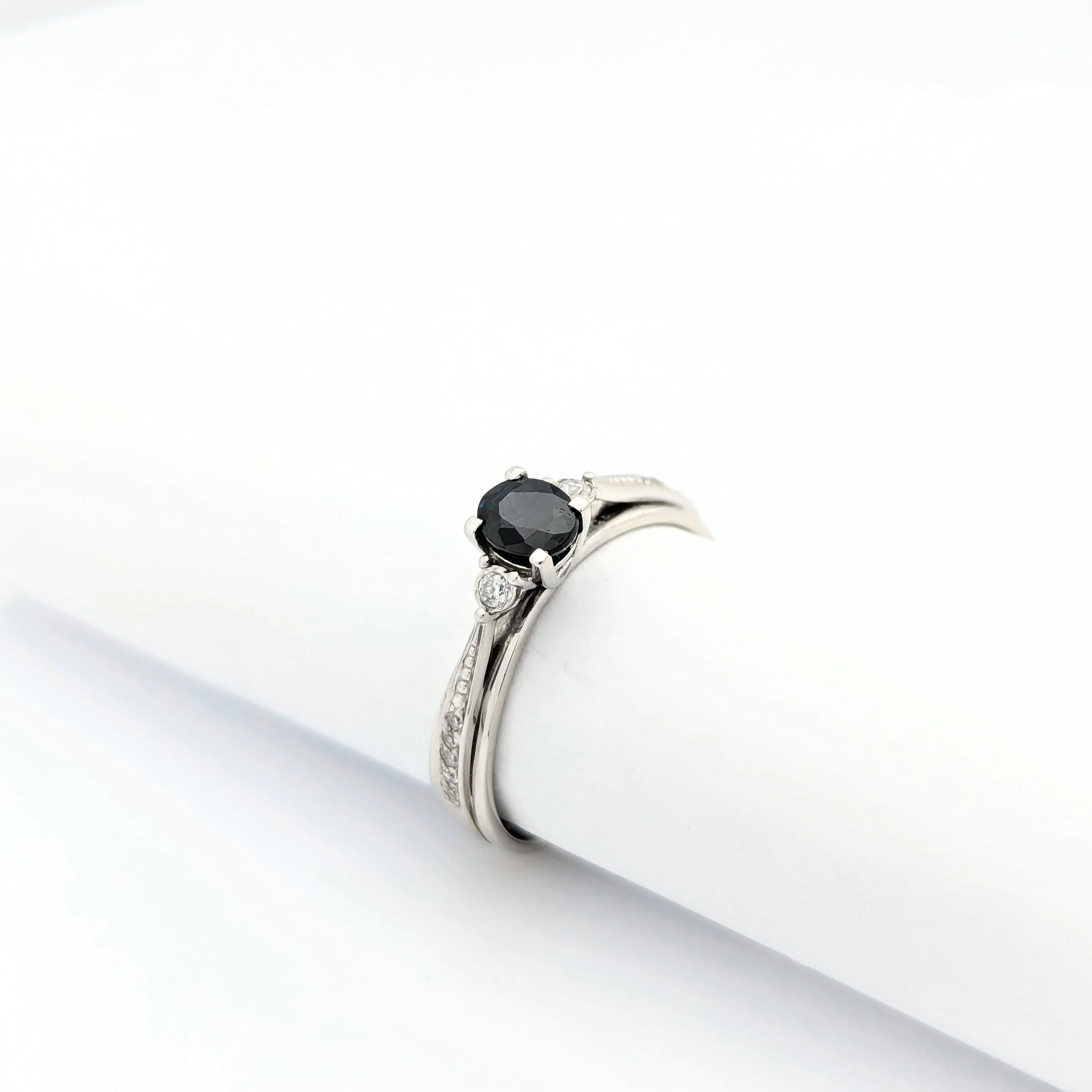 Bague or blanc diamants et saphir sold by 58 Facettes product image thumbnail 5