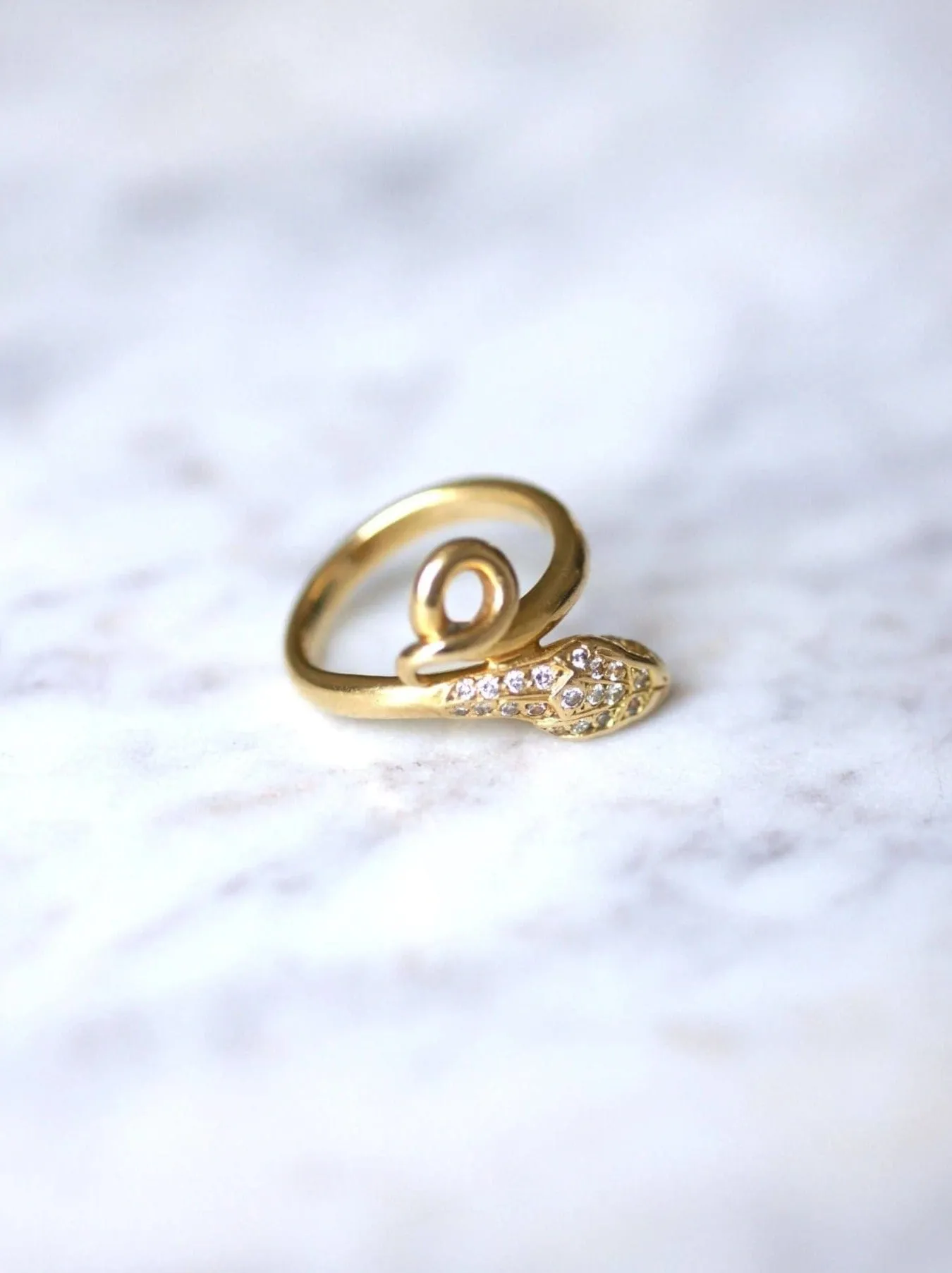 Bague serpent enroulé vintage en or jaune et diamants sold by 58 Facettes product image thumbnail 3