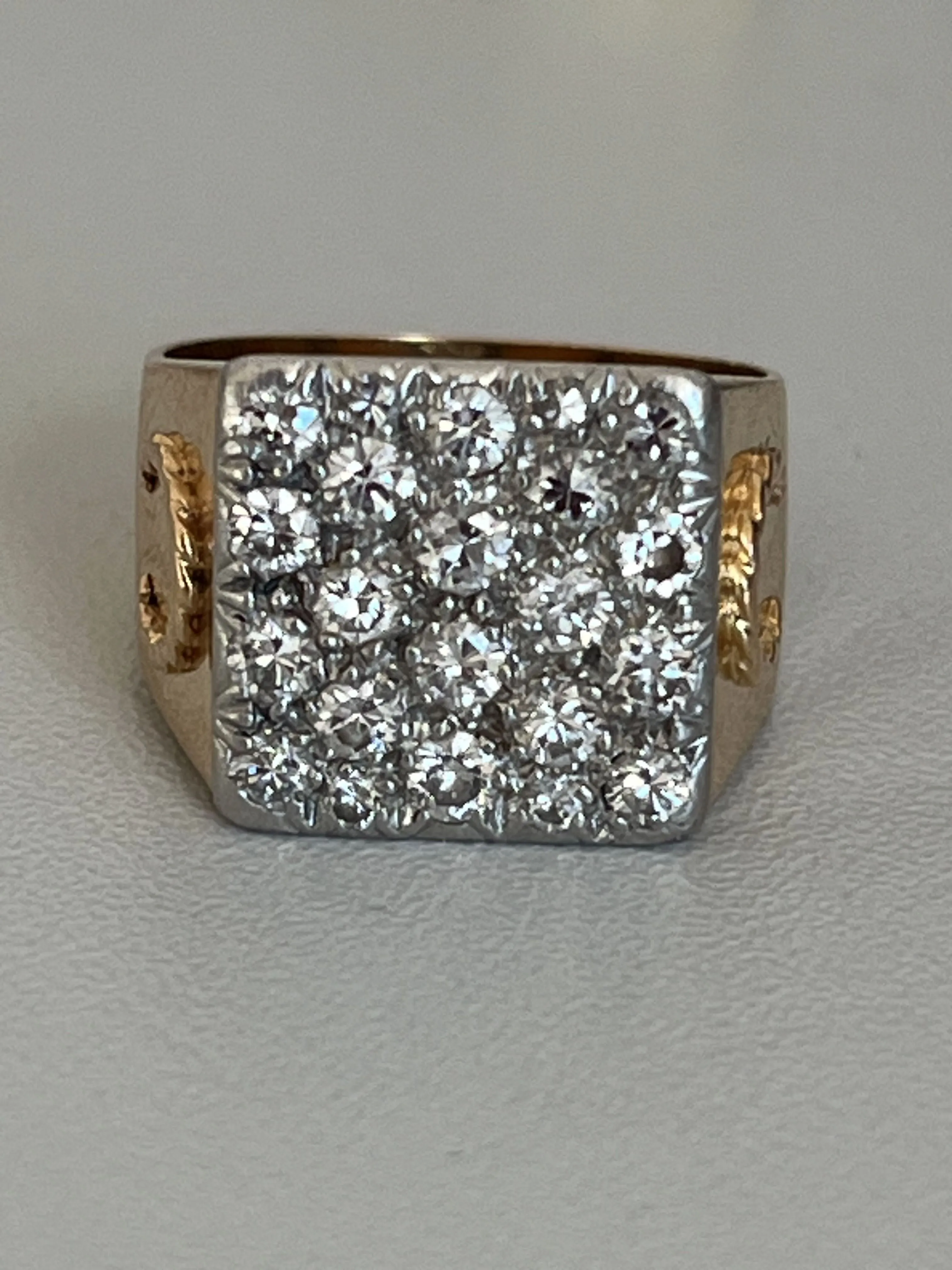 Bague chevalière or jaune platine diamants sold by 58 Facettes product image thumbnail 2