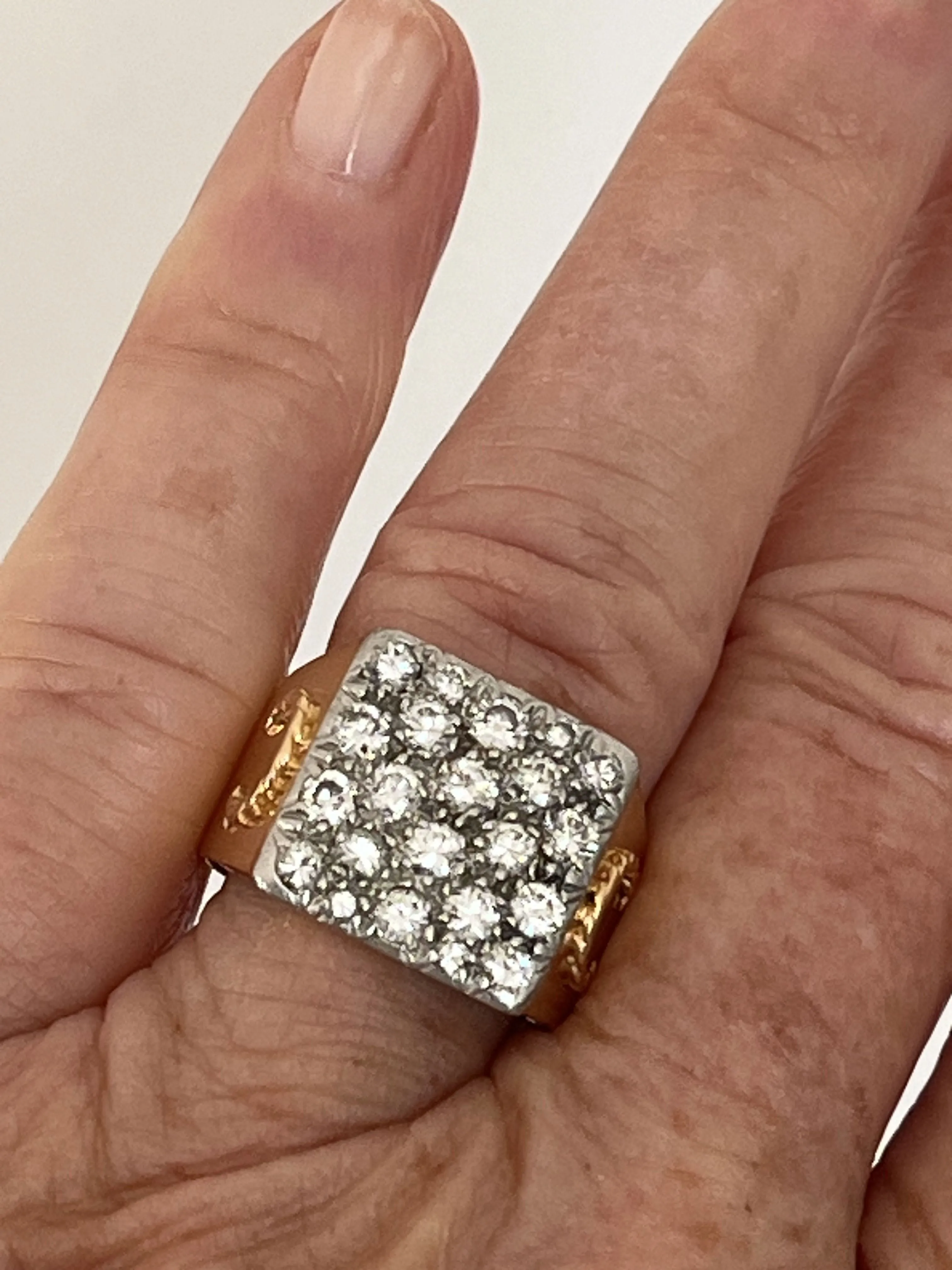 Bague chevalière or jaune platine diamants sold by 58 Facettes product image thumbnail 3