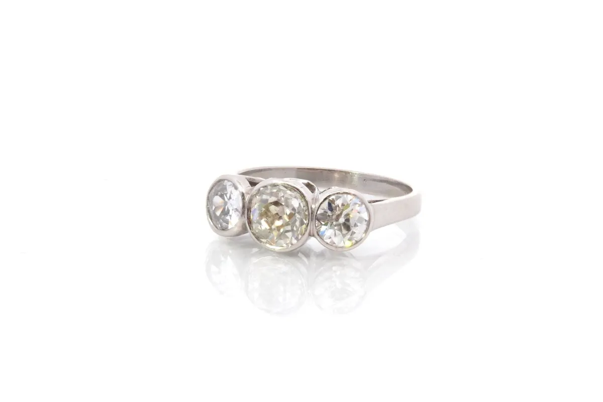 Bague trilogie platine et diamants sold by 58 Facettes
