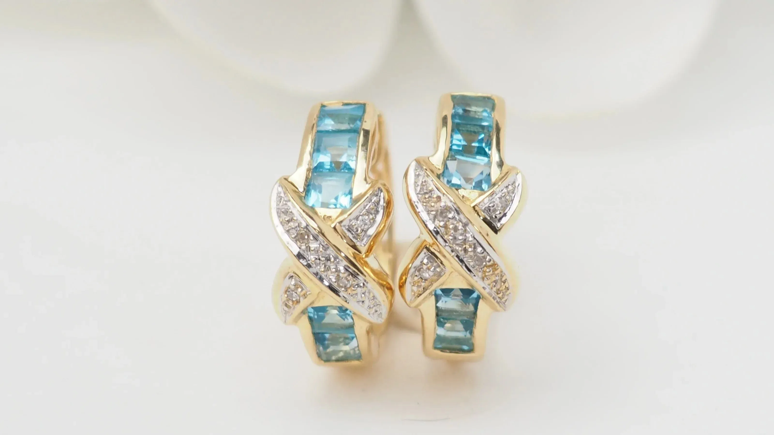 Boucles d'oreilles créoles or blanc Topaze bleue diamants sold by 58 Facettes product image thumbnail 3