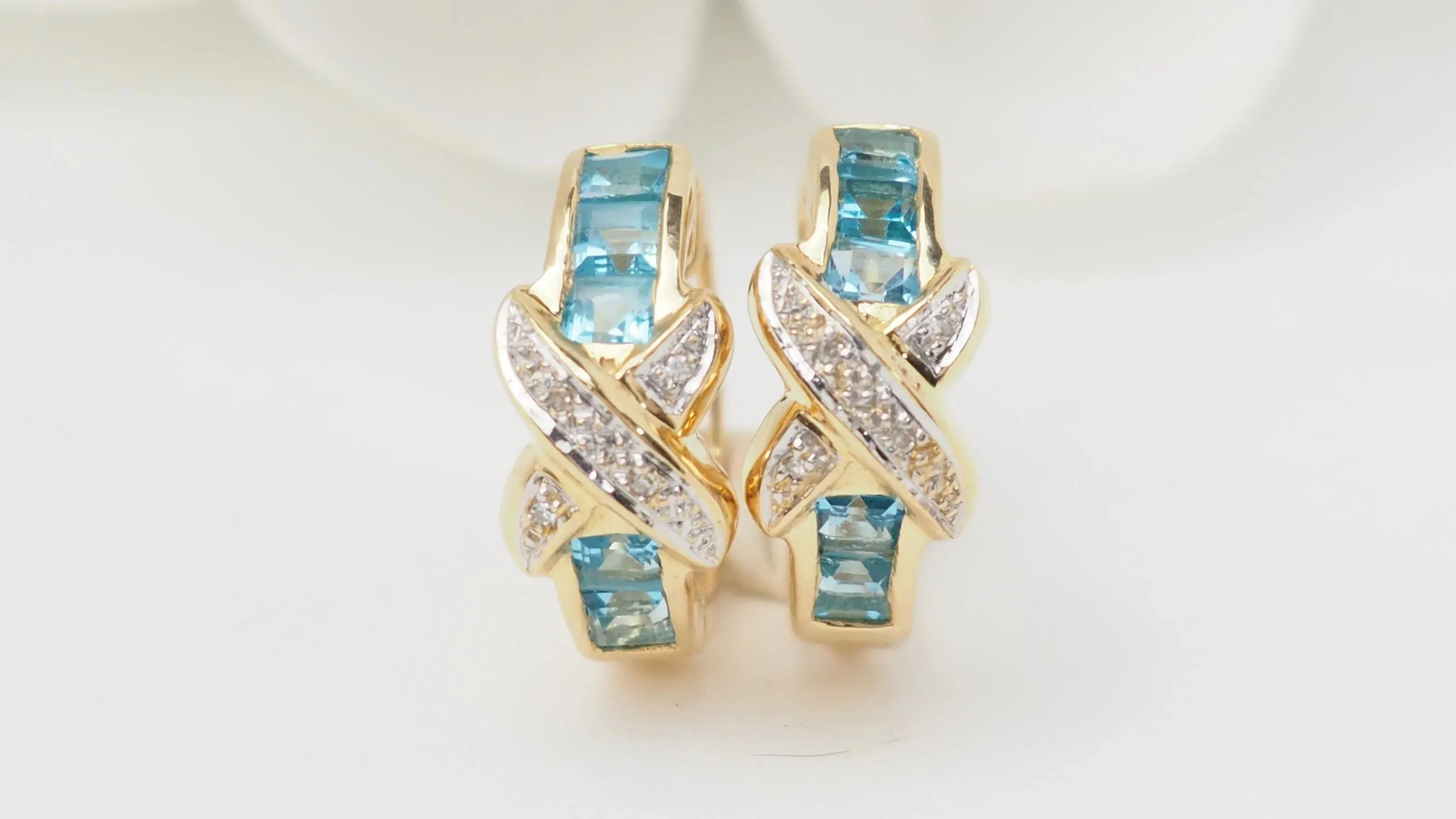 Boucles d'oreilles créoles or blanc Topaze bleue diamants sold by 58 Facettes product image thumbnail 4