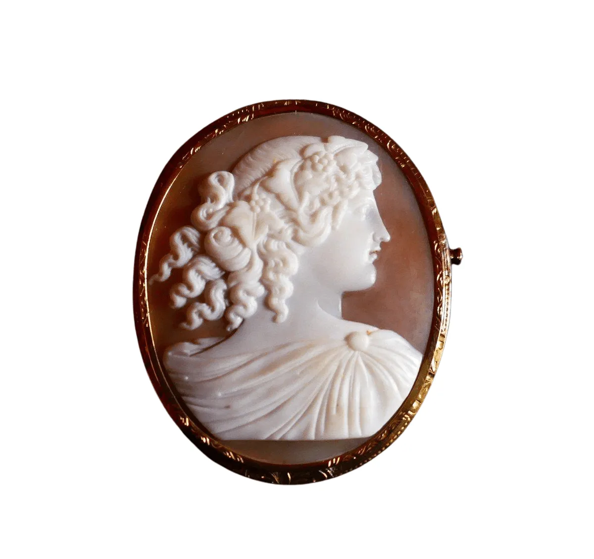 Broche Camée Sur Coquillage, Or Jaune sold by 58 Facettes