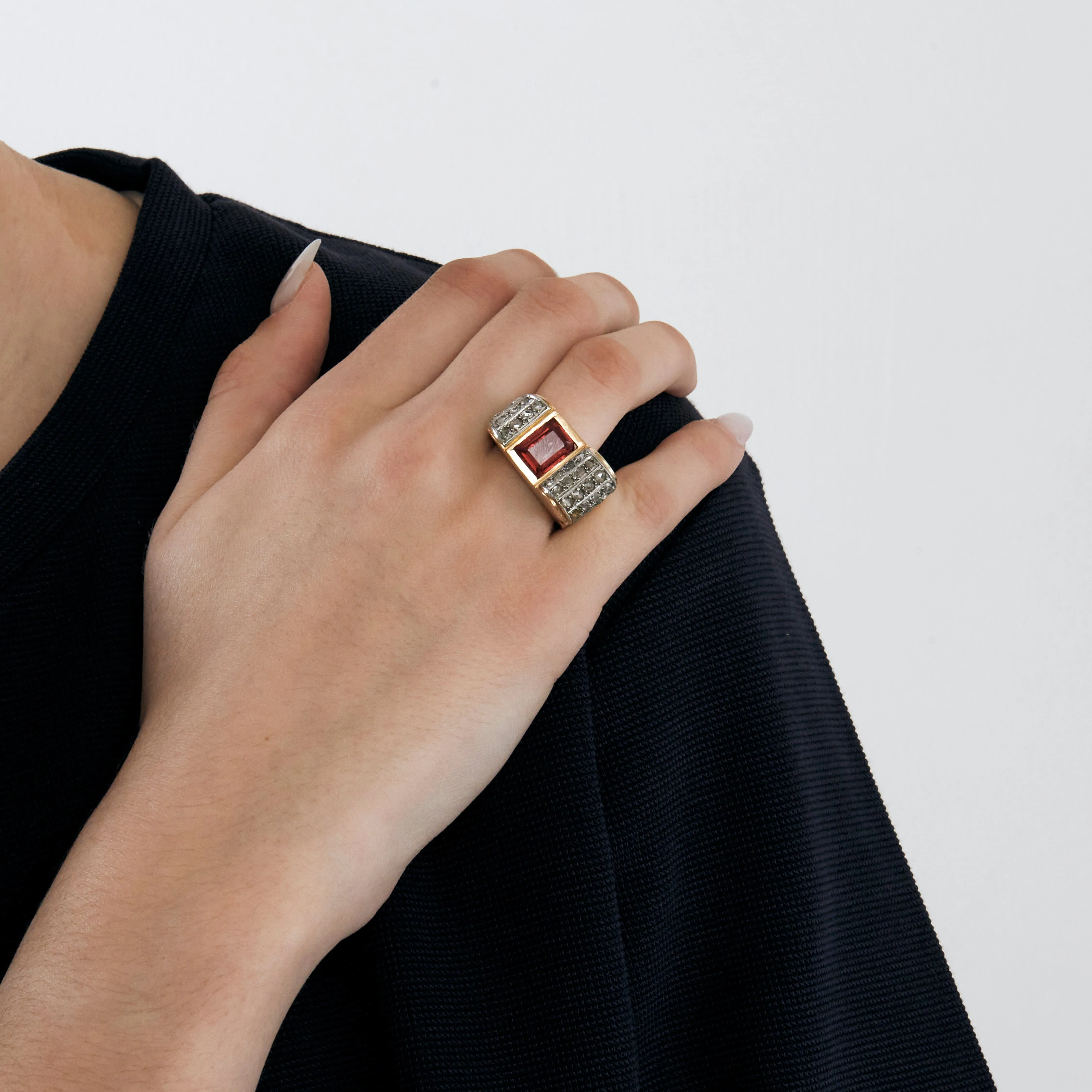 Bague Tank - platine, or jaune, rubis et diamants sold by 58 Facettes product image thumbnail 2