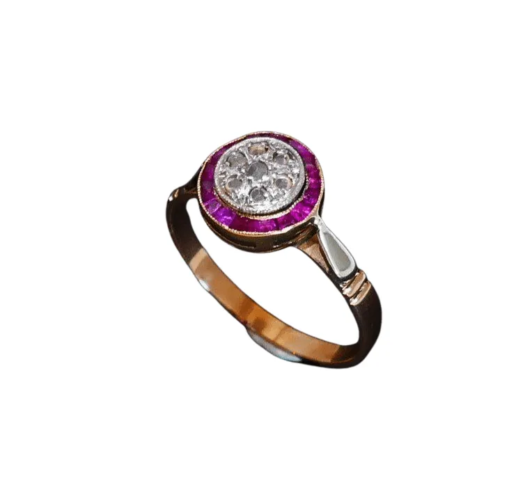 Bague Art déco en or 18 carats avec diamants et rubis calibrés sold by 58 Facettes