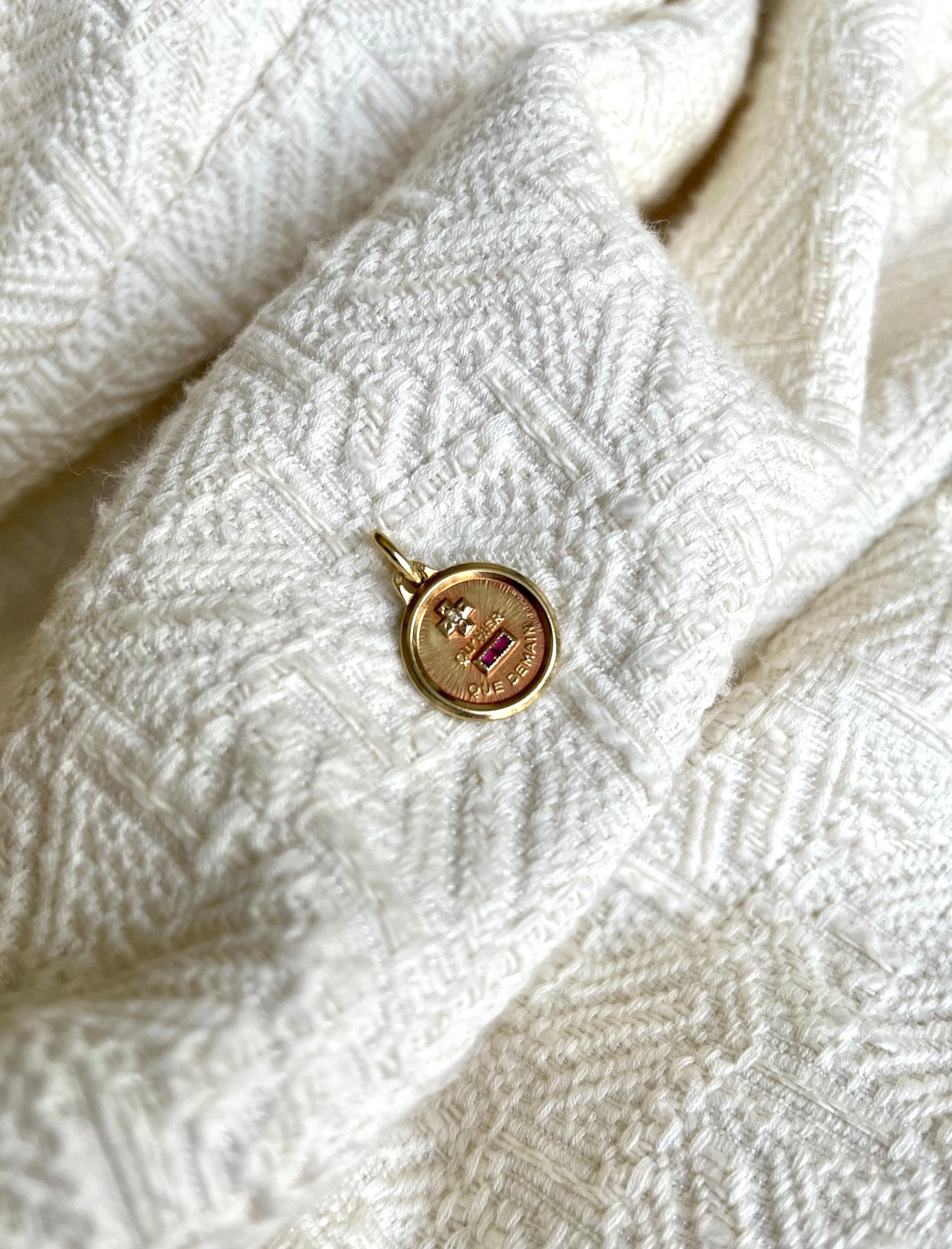 AUGIS - Médaille d'amour or jaune petit modèle sold by 58 Facettes product image thumbnail 2